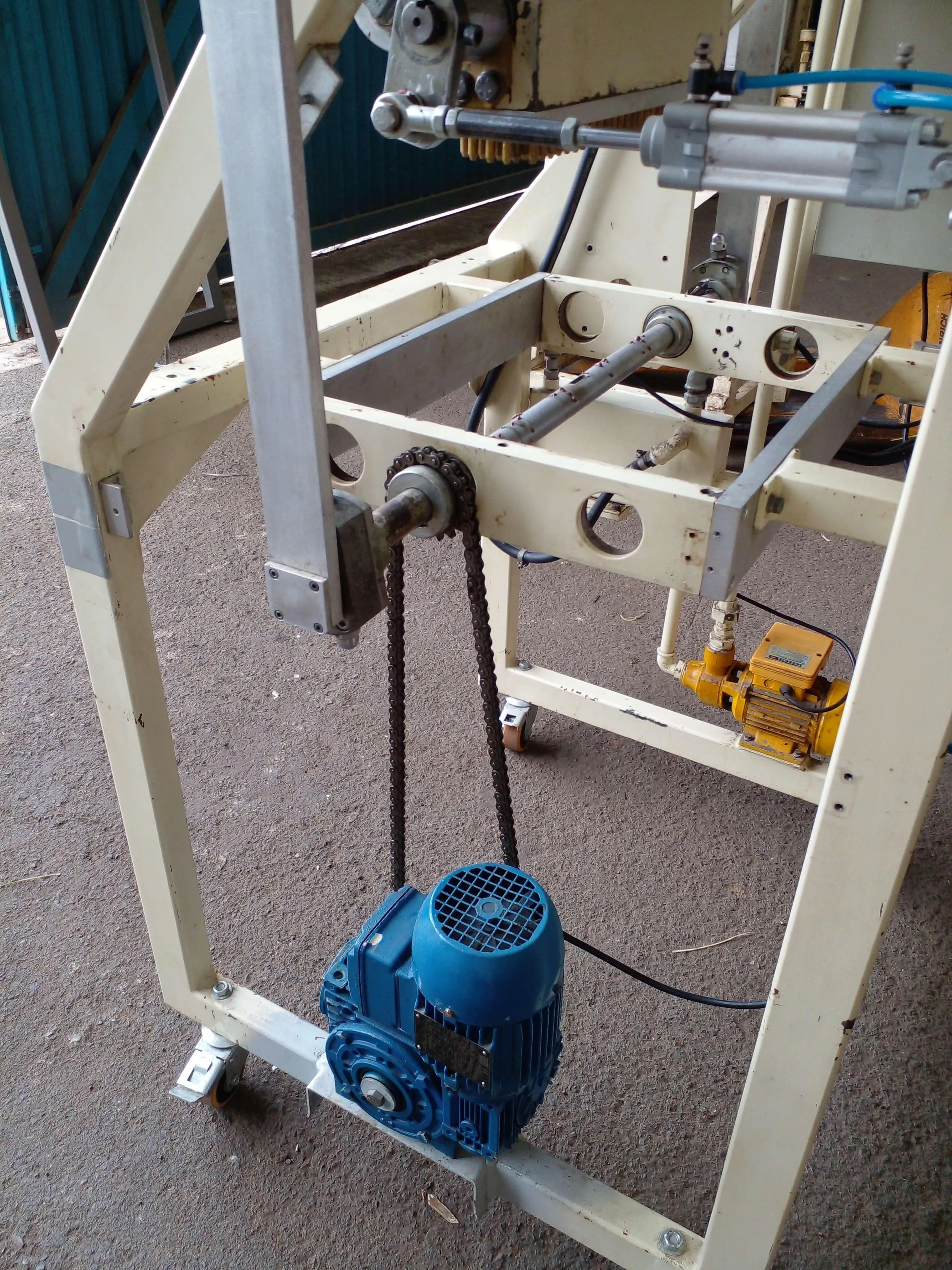 dosadora-de-gotas-de-chocolate-marca-limaq