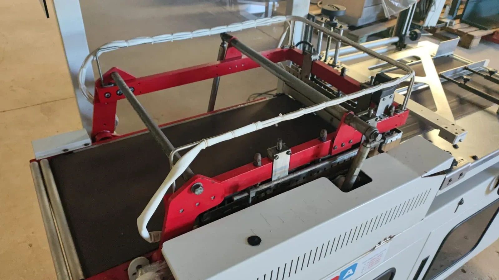 seladora-automatica-em-l-shrink-com-tunel-de-encolhimento-marca-bba-comex