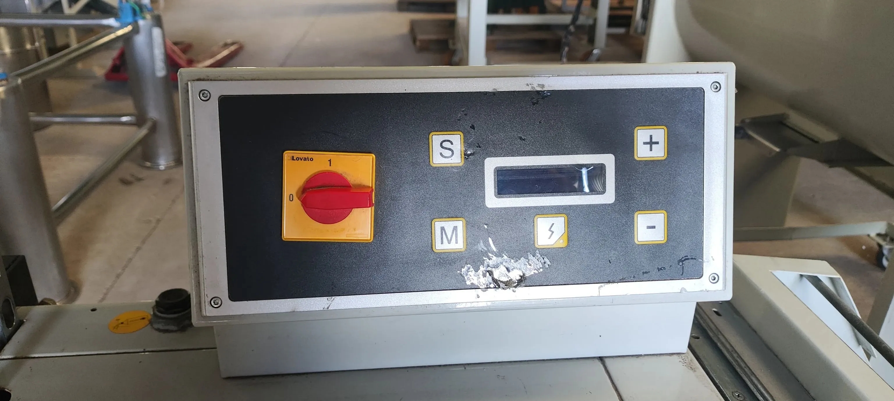 seladora-em-l-com-tunel-de-encolhimento-aquecimento-shrink-marca-smipack