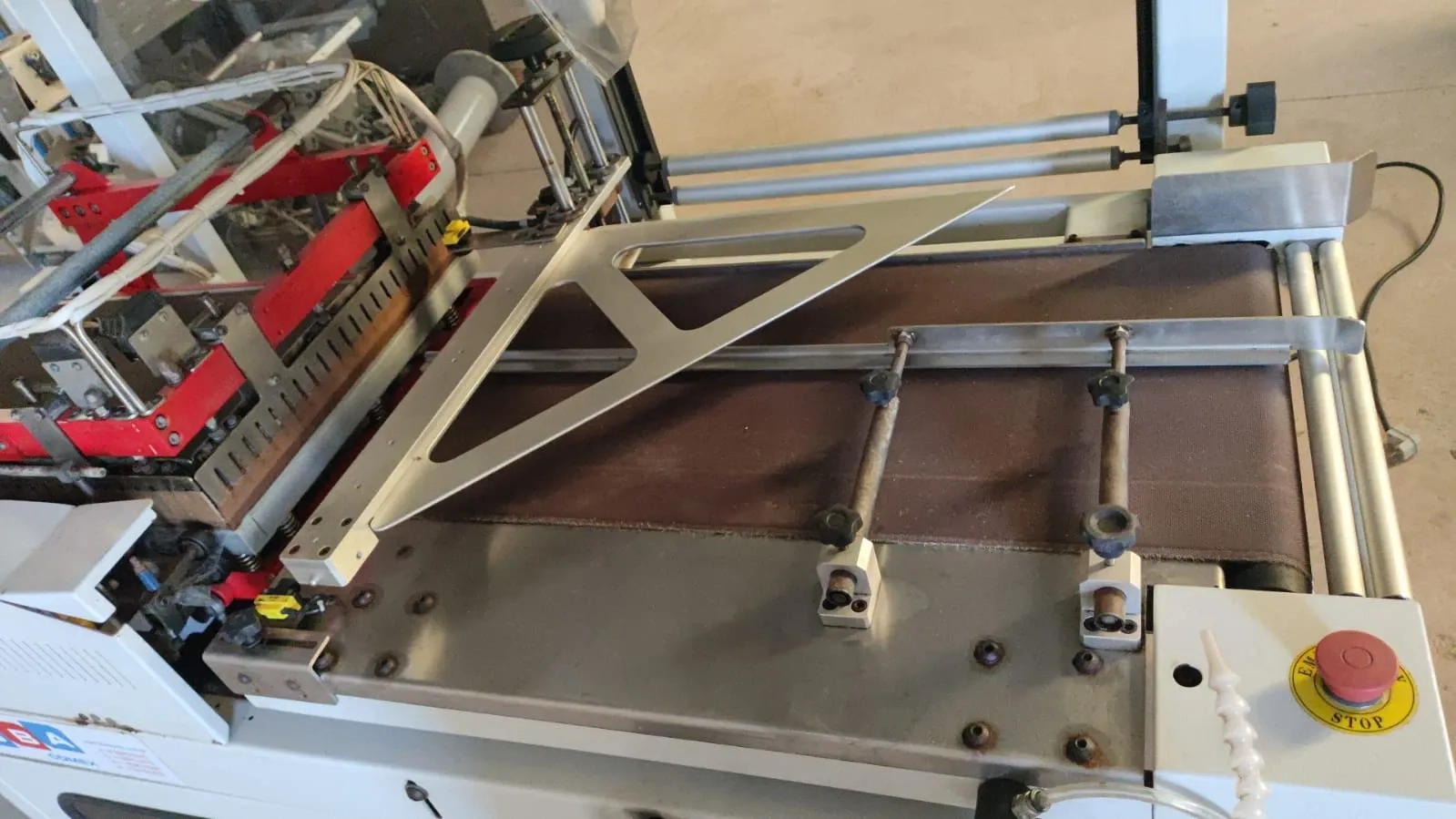 seladora-automatica-em-l-shrink-com-tunel-de-encolhimento-marca-bba-comex