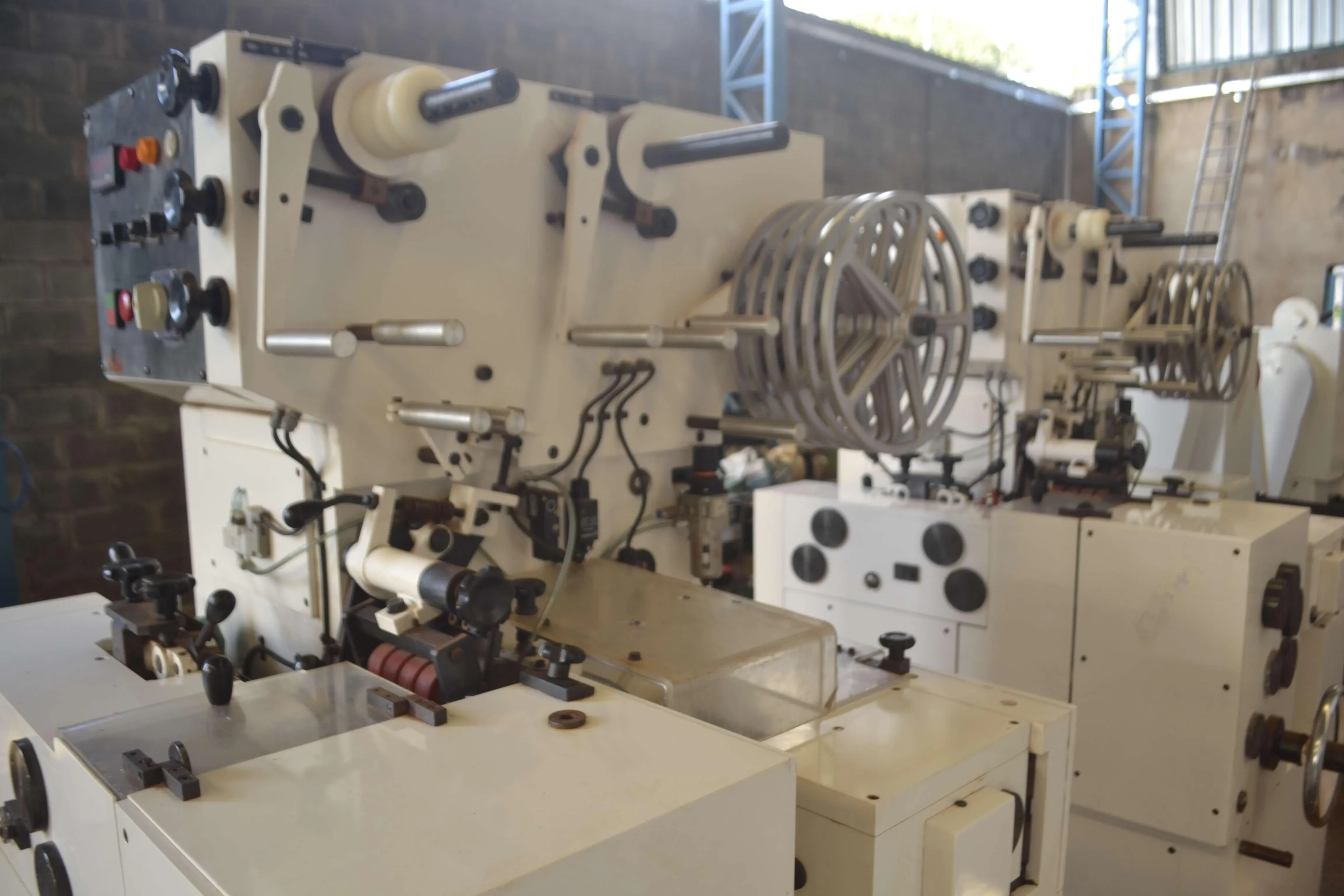 embaladora-balas-de-dupla-torcao-marca-remac