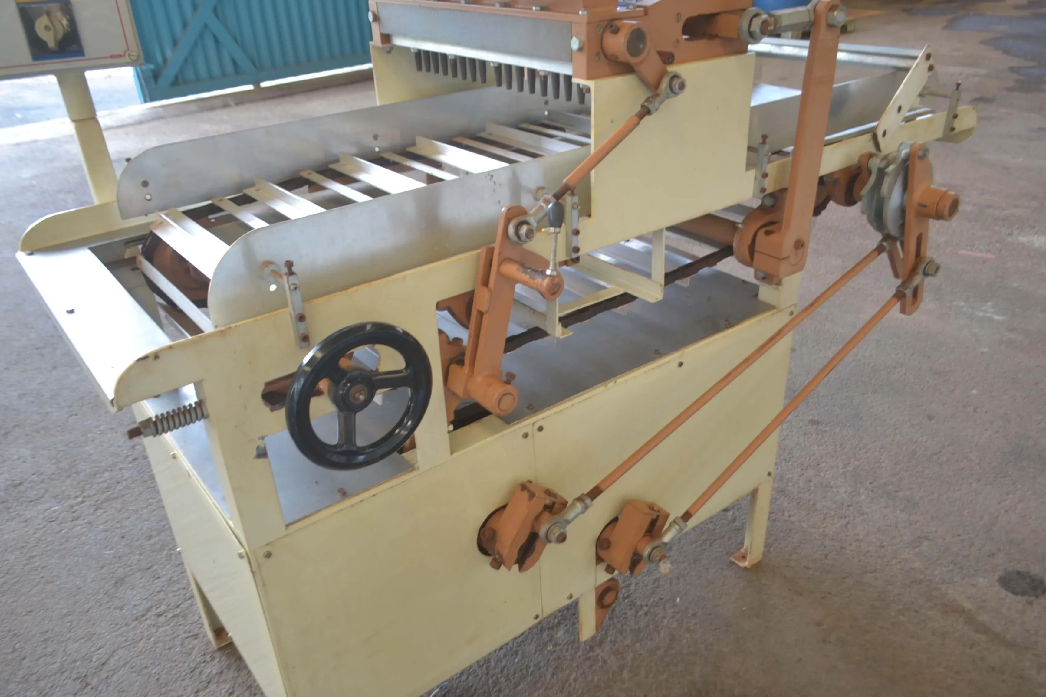 dosadora-de-chocolate-16-bicos-marca-jlc