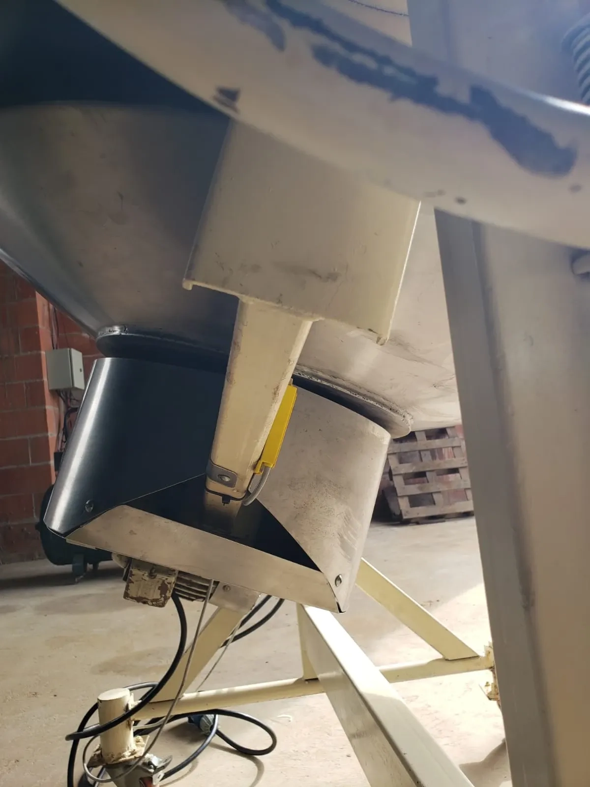 drageadeira-misturador-tipo-betoneira-em-aco-inox-250-litros