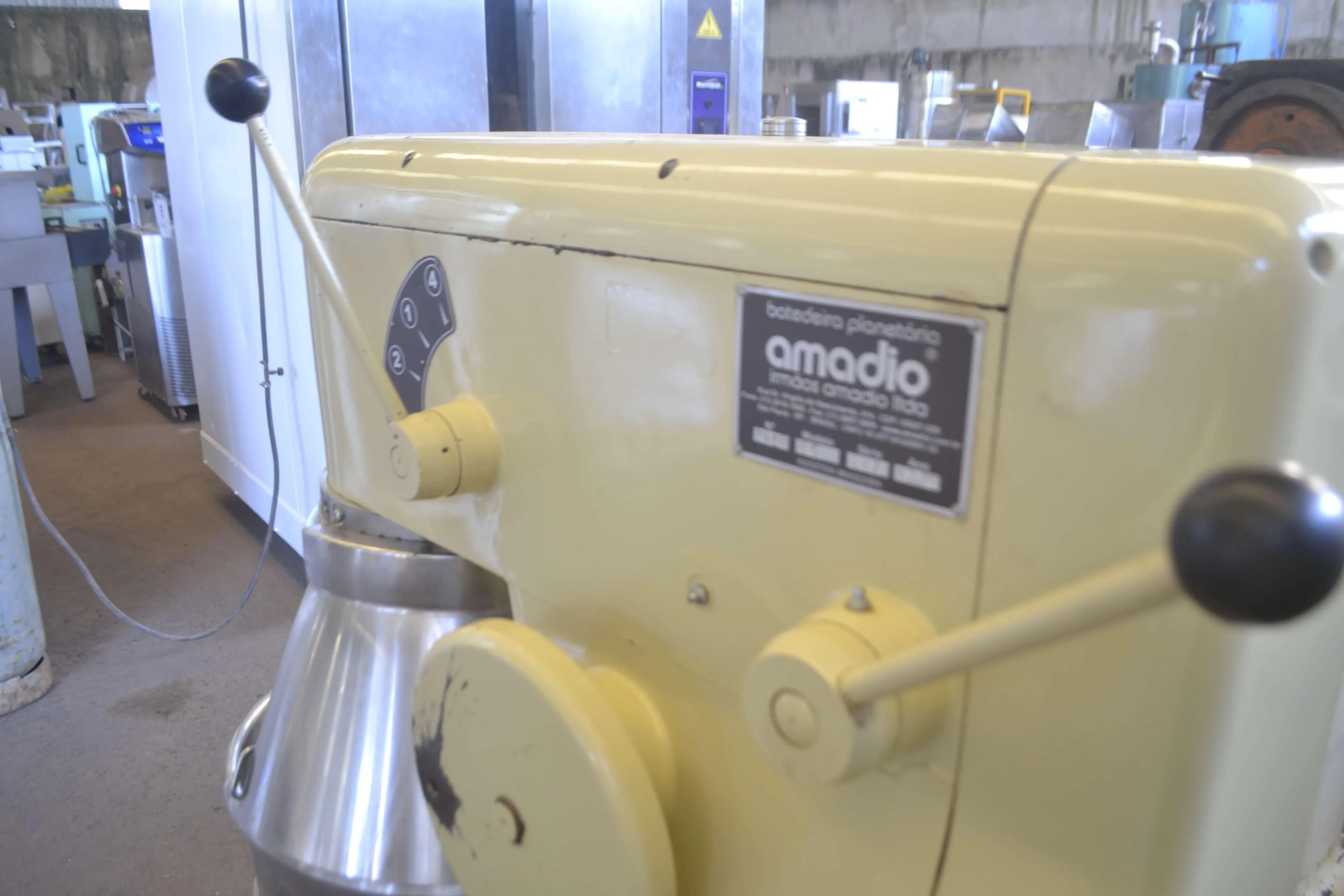 batedeira-planetaria-capacidade-80-litros-marca-amadio