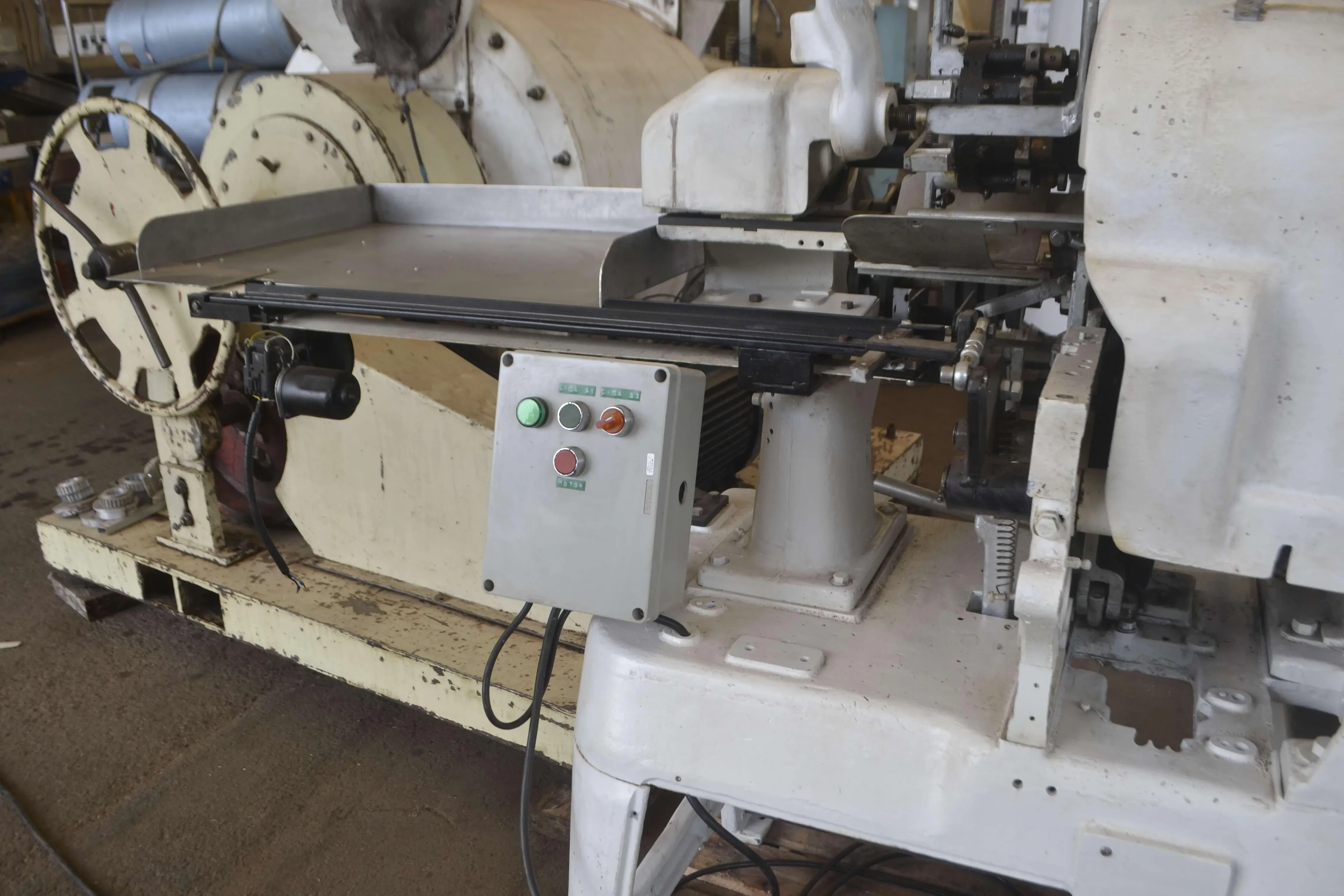 embaladora-automatica-de-dupla-torcao-marca-forgrove