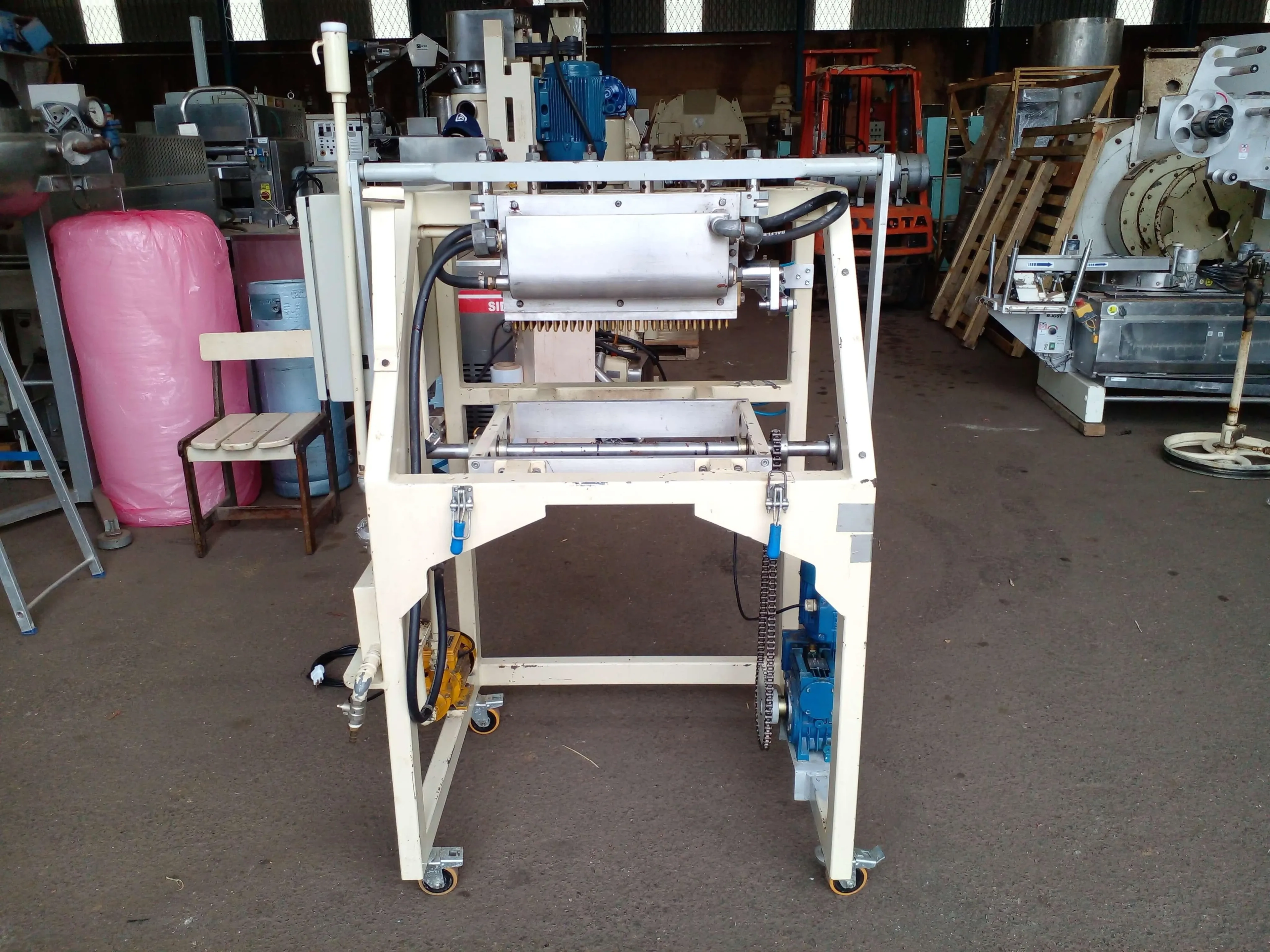 dosadora-de-gotas-de-chocolate-marca-limaq