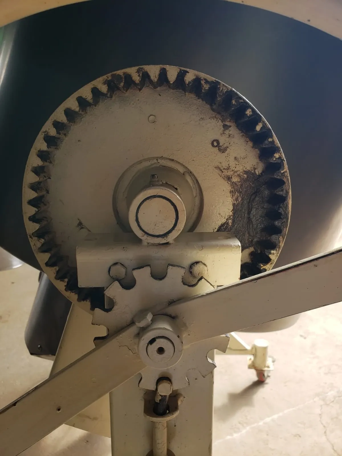 drageadeira-misturador-tipo-betoneira-em-aco-inox-250-litros