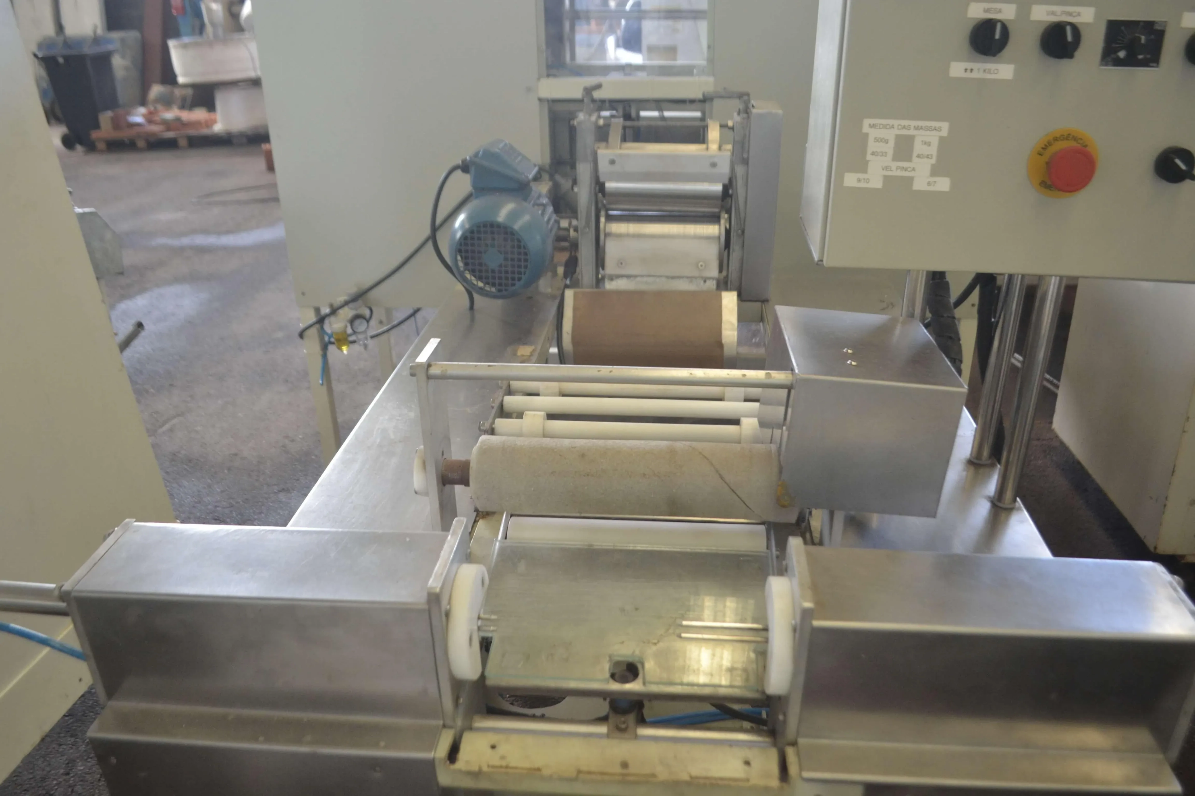 enrolador-de-massa-de-pastel-semiautomatico