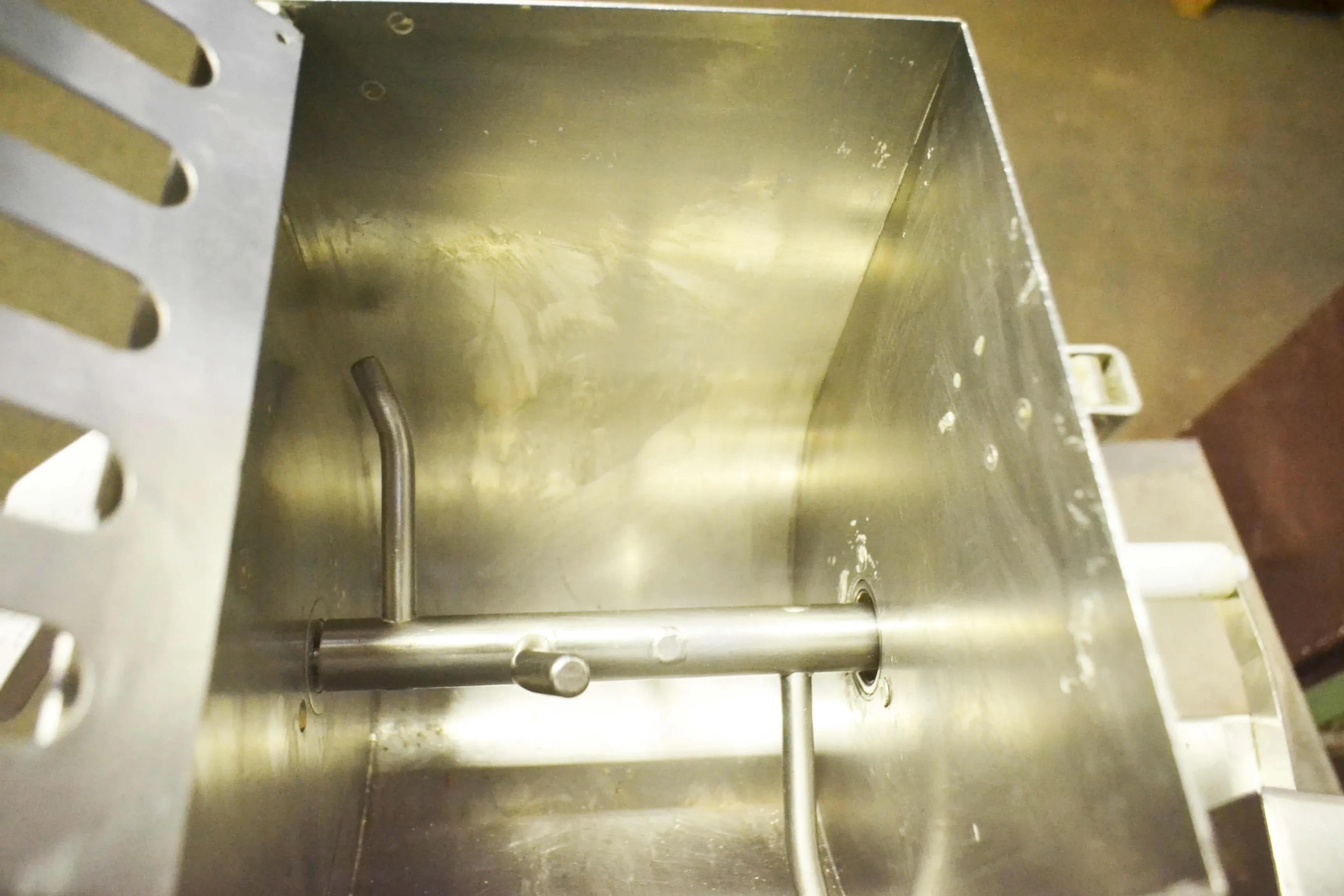 masseira-esfolhadeira-e-ravioleteira-conjugados-capacidade-12-kg-marca-bralyx-la-monferrina