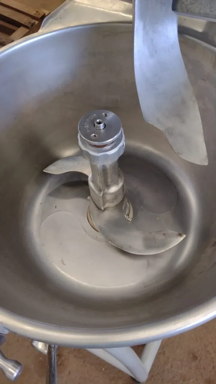processad-alim-em-aco-inox-geiger-capacid-40-litros-um40