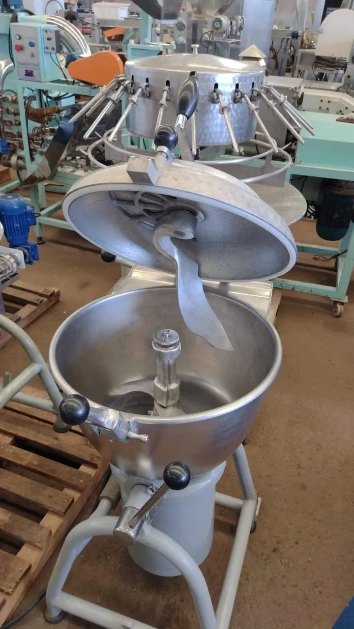 processad-alim-em-aco-inox-geiger-capacid-40-litros-um40