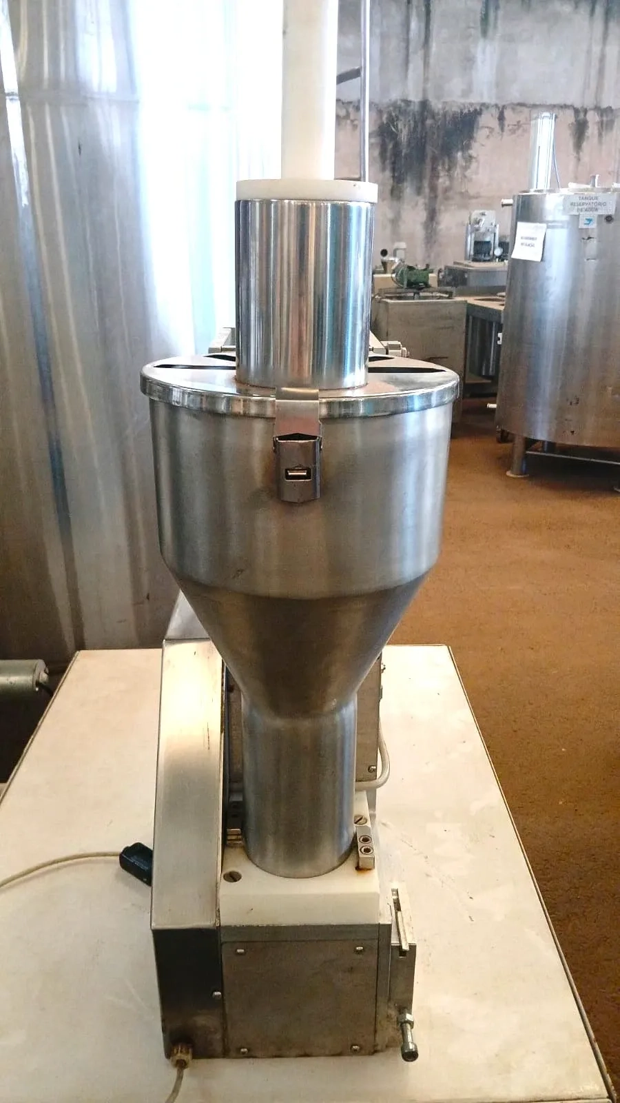 extrusora-de-massas-marca-la-monferrina-capacidade-de-ate-18-kg-h