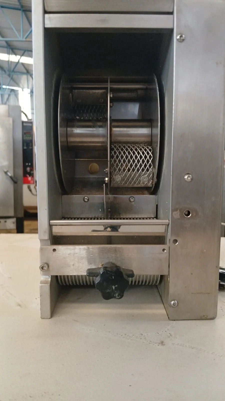 extrusora-de-massas-marca-la-monferrina-capacidade-de-ate-18-kg-h