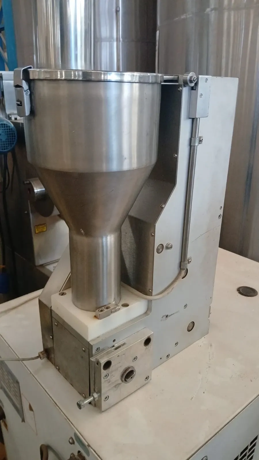 extrusora-de-massas-marca-la-monferrina-capacidade-de-ate-18-kg-h