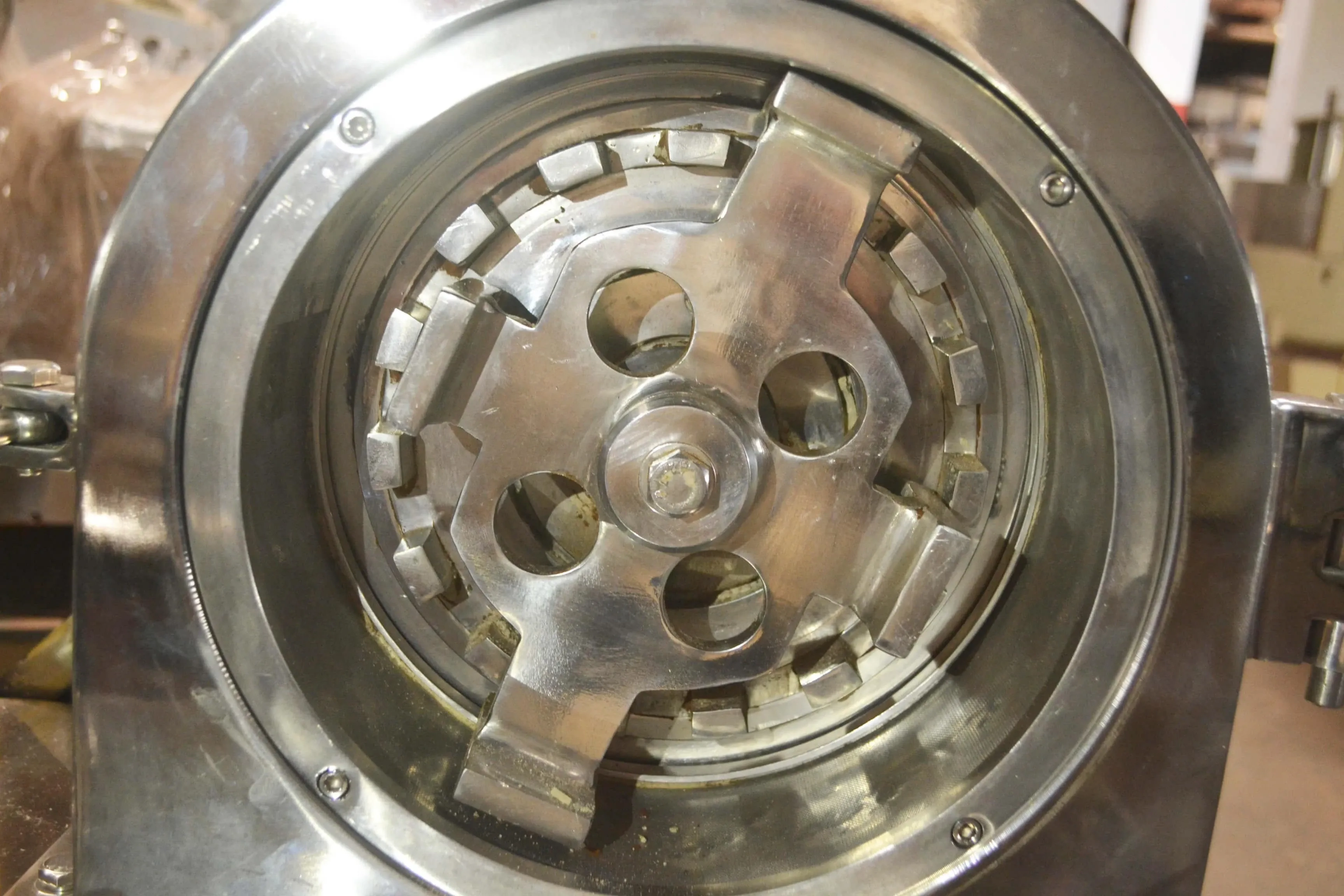 moinho-universal-em-aco-inox-capacidade-250-kg-h