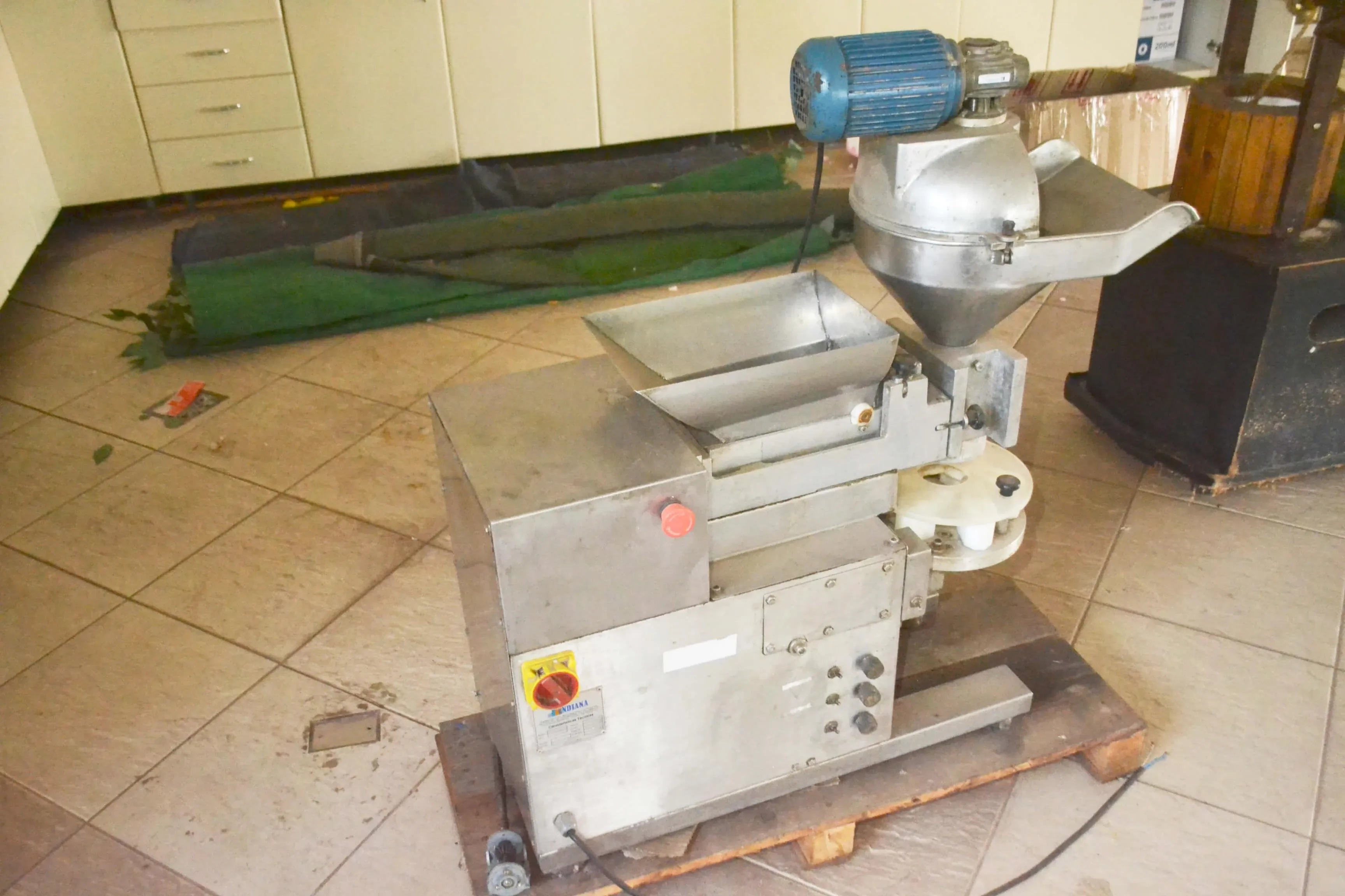 produtora-de-salgados-marca-indiana