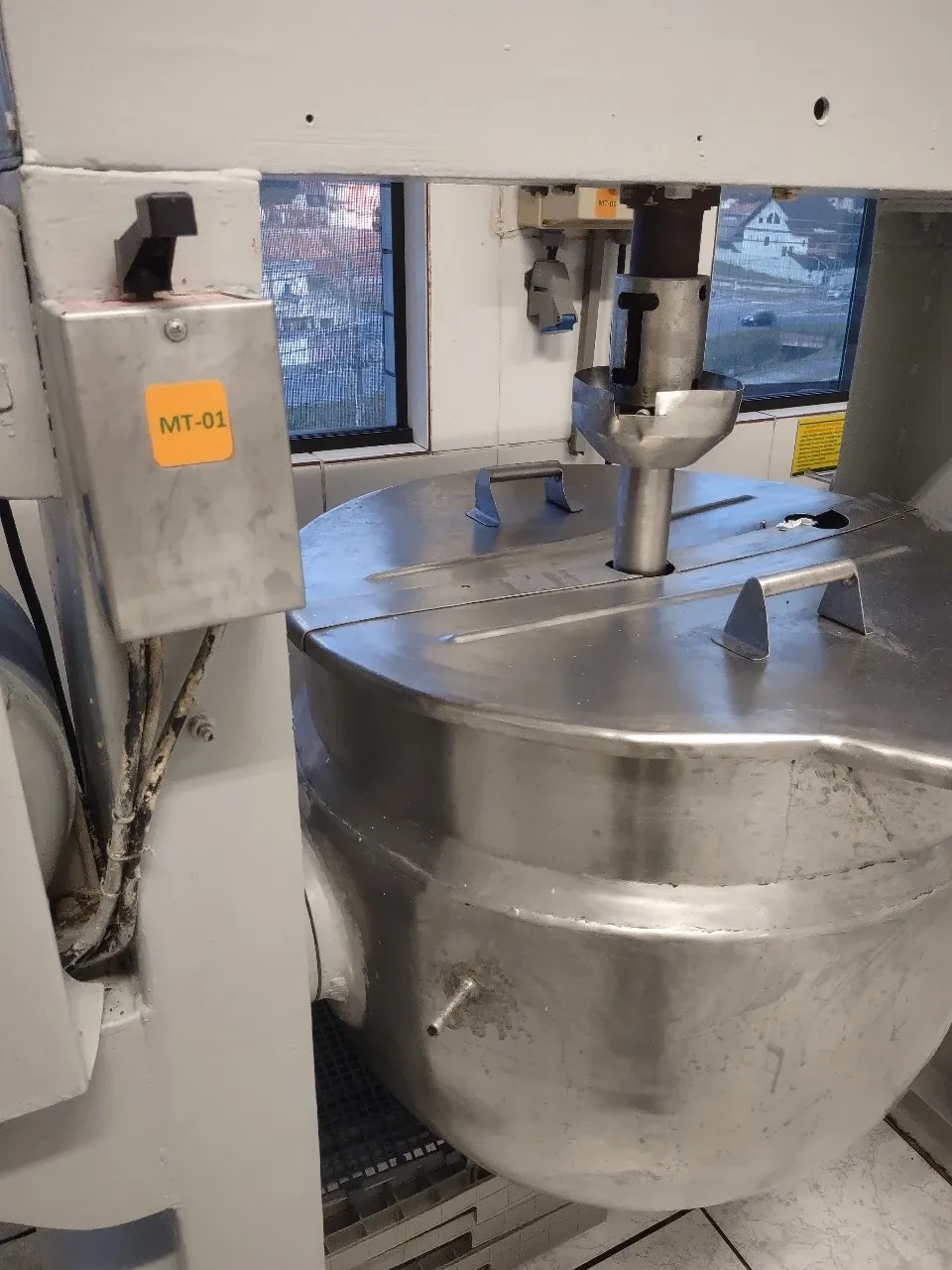 tacho-misturador-encamisado-basculante-em-aco-inox-1