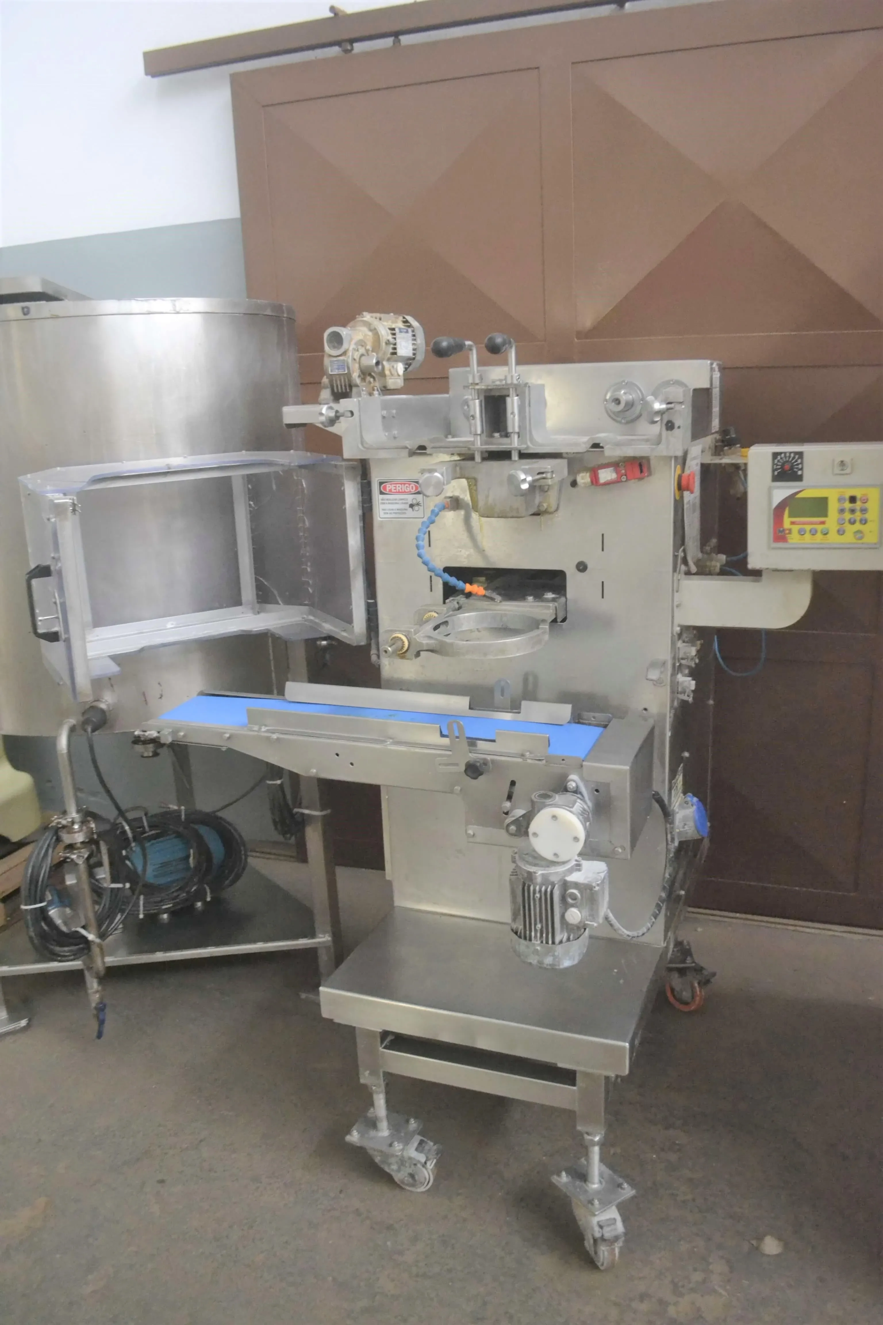 linha-automatica-salgados-capacid-300-kg-mci