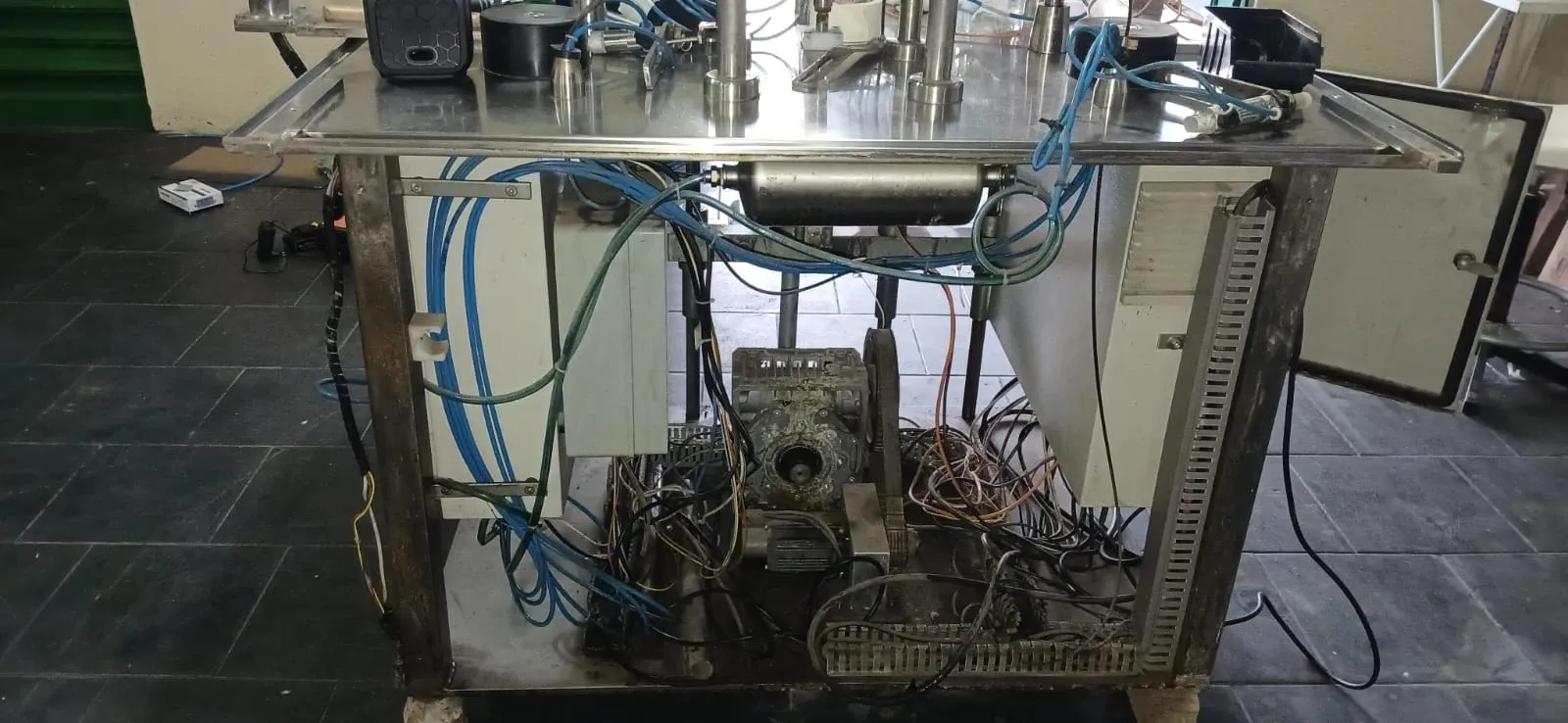 envasadora-linear-com-6-pistoes-marca-nelpas