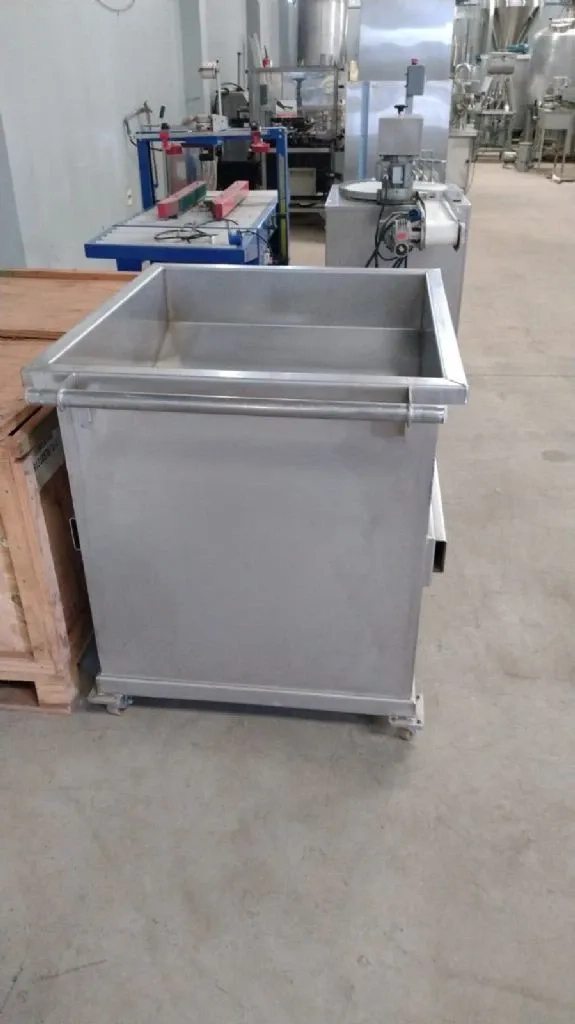elevador-com-carrinho-em-aco-inox