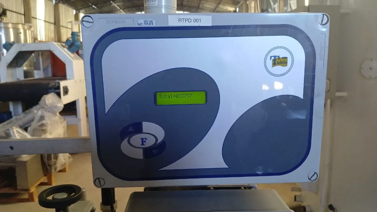 rotuladora-autoadesiva-para-frascos-cilin