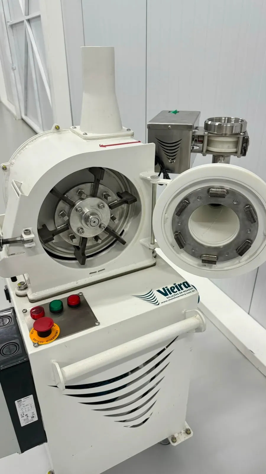 moinho-martelo-centrifugo-vieira-mcs-190-com-motor-de-3-cv-10-kg-por-hora