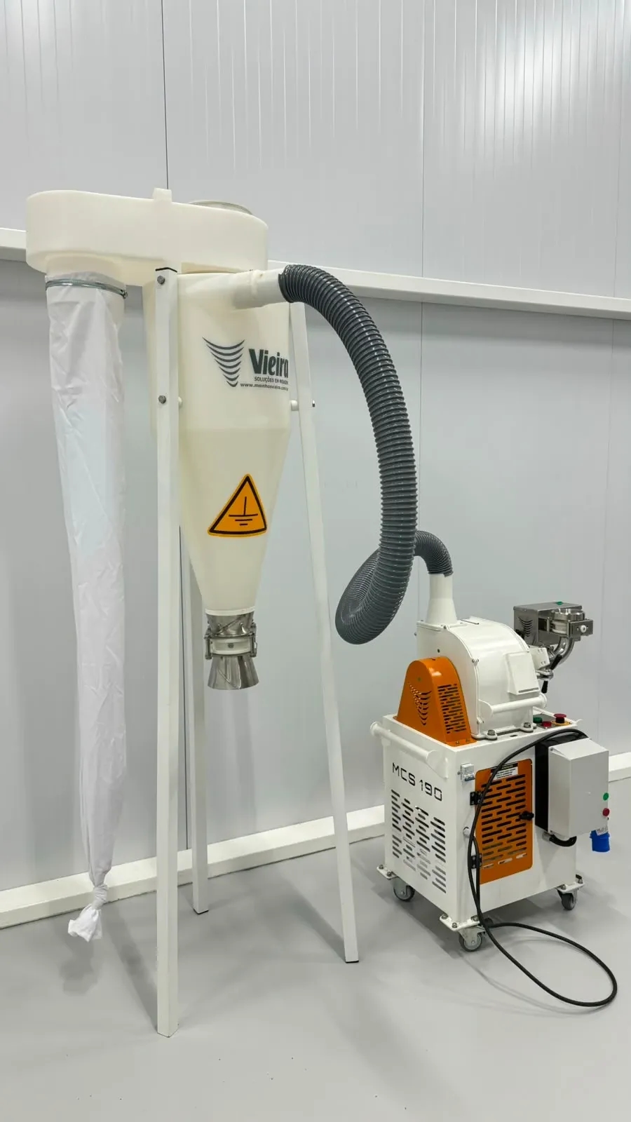 moinho-martelo-centrifugo-vieira-mcs-190-com-motor-de-3-cv-10-kg-por-hora