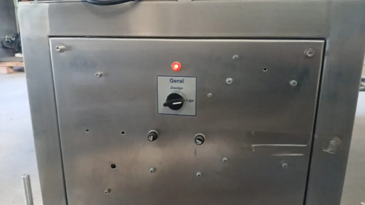 rotuladora-autoadesiva-para-frascos-cilin