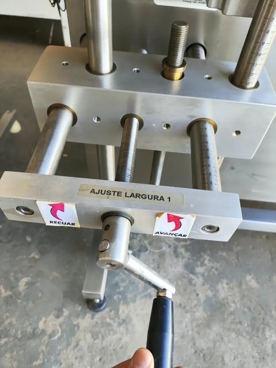 rotuladora-etiquetadora-aplicadora-selo-lacre-para-cartucho-com-3-abas-marca-tecmaes