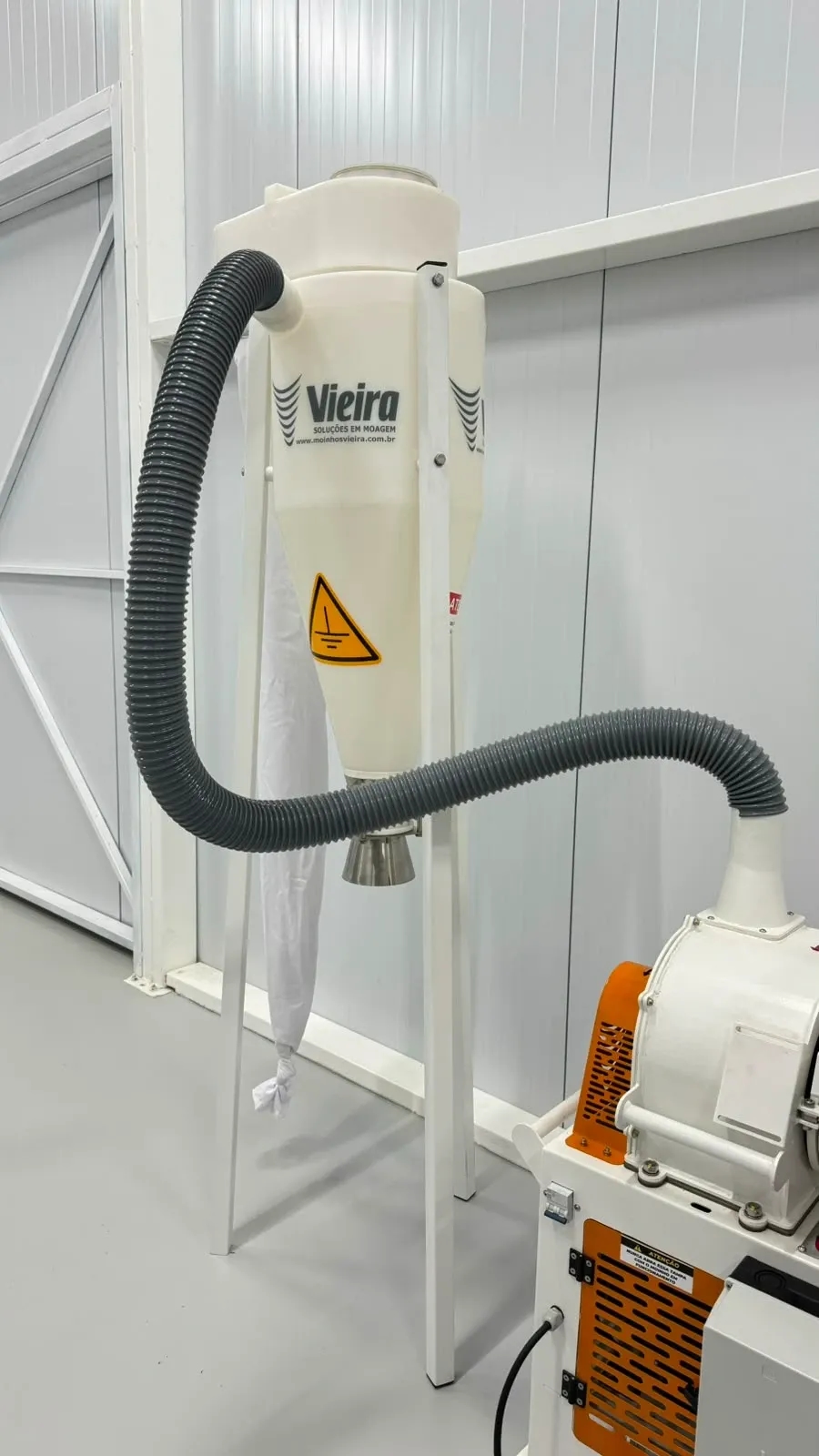 moinho-martelo-centrifugo-vieira-mcs-190-com-motor-de-3-cv-10-kg-por-hora