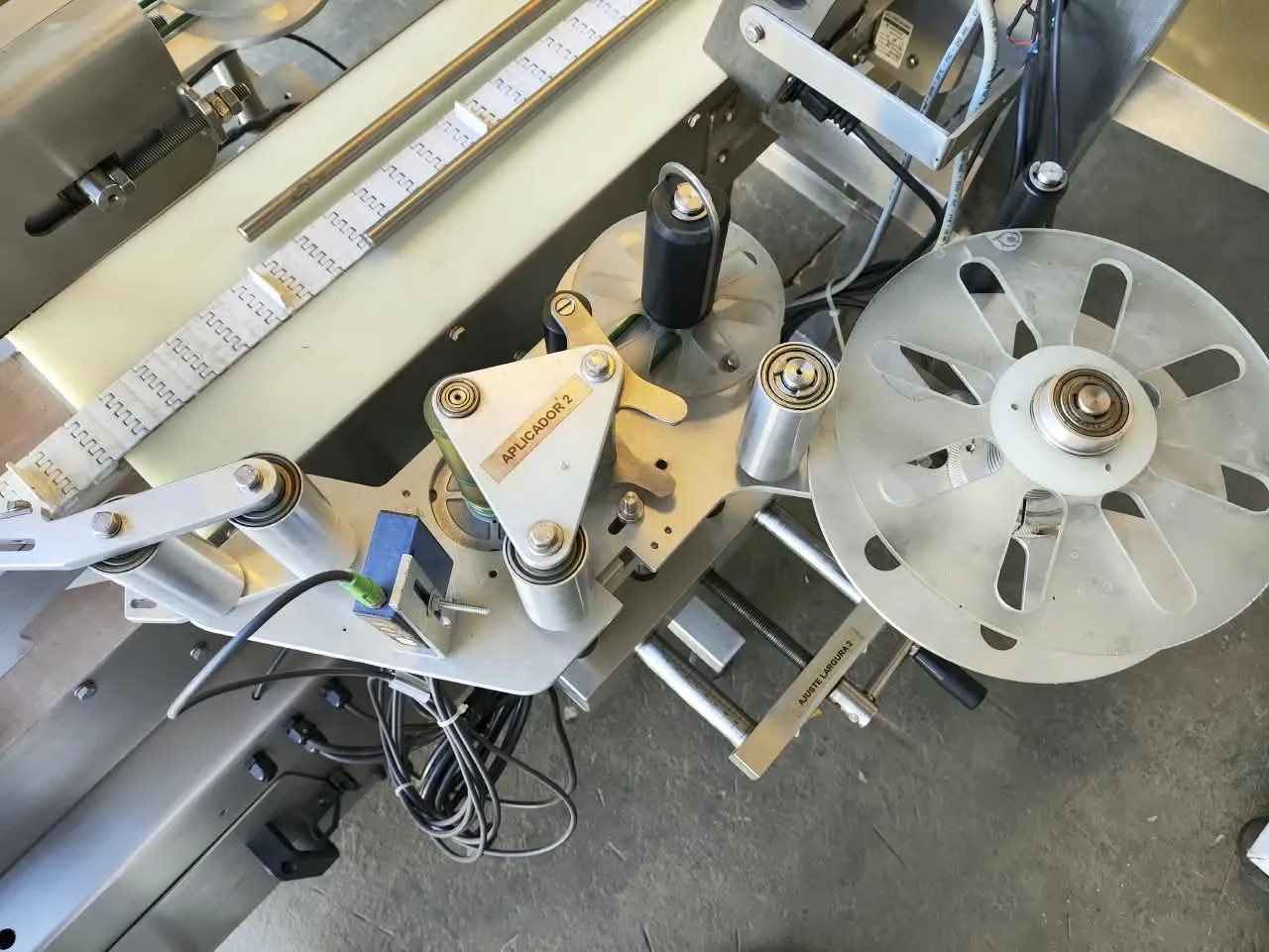 rotuladora-etiquetadora-aplicadora-selo-lacre-para-cartucho-com-3-abas-marca-tecmaes
