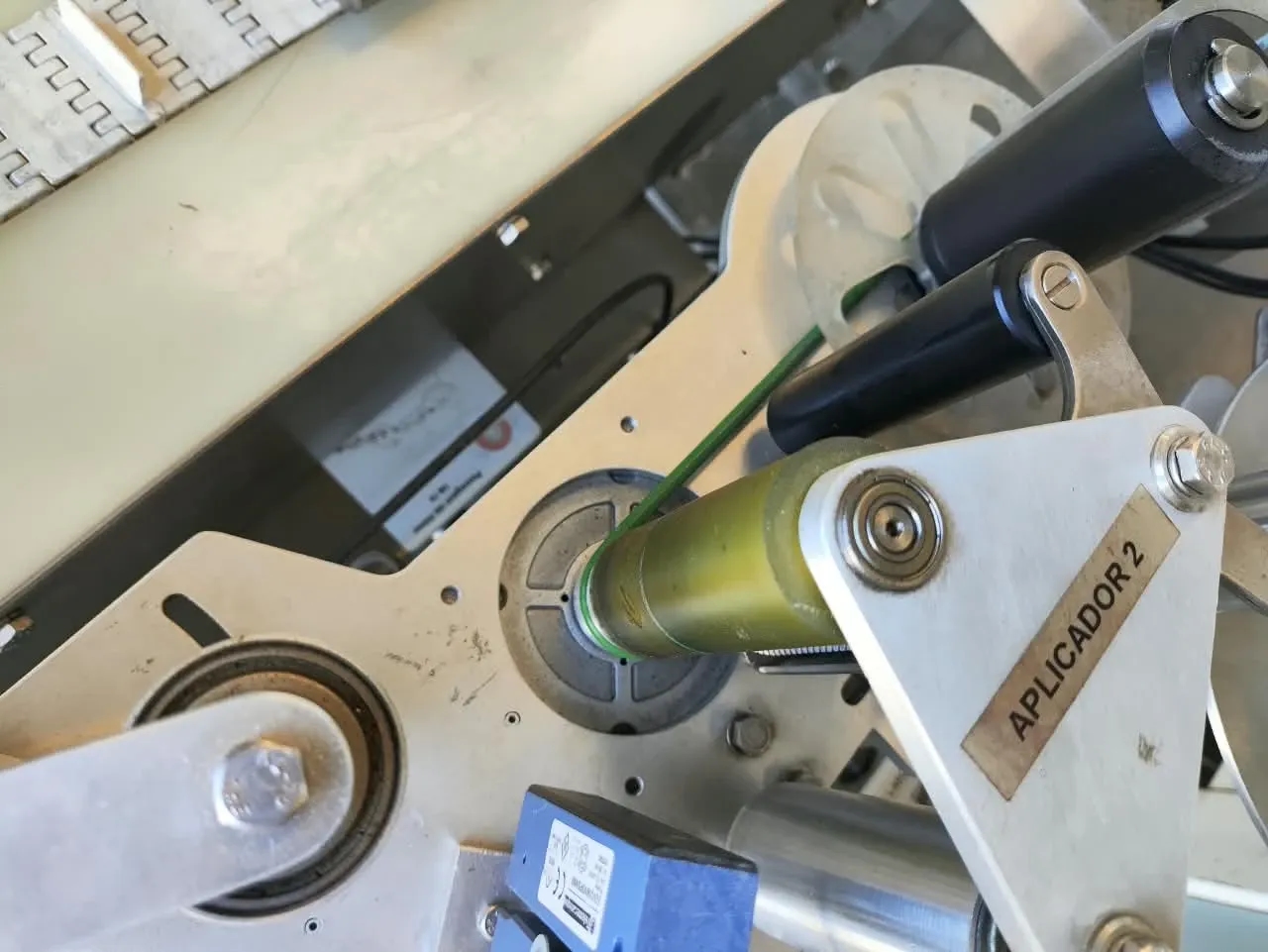 rotuladora-etiquetadora-aplicadora-selo-lacre-para-cartucho-com-3-abas-marca-tecmaes