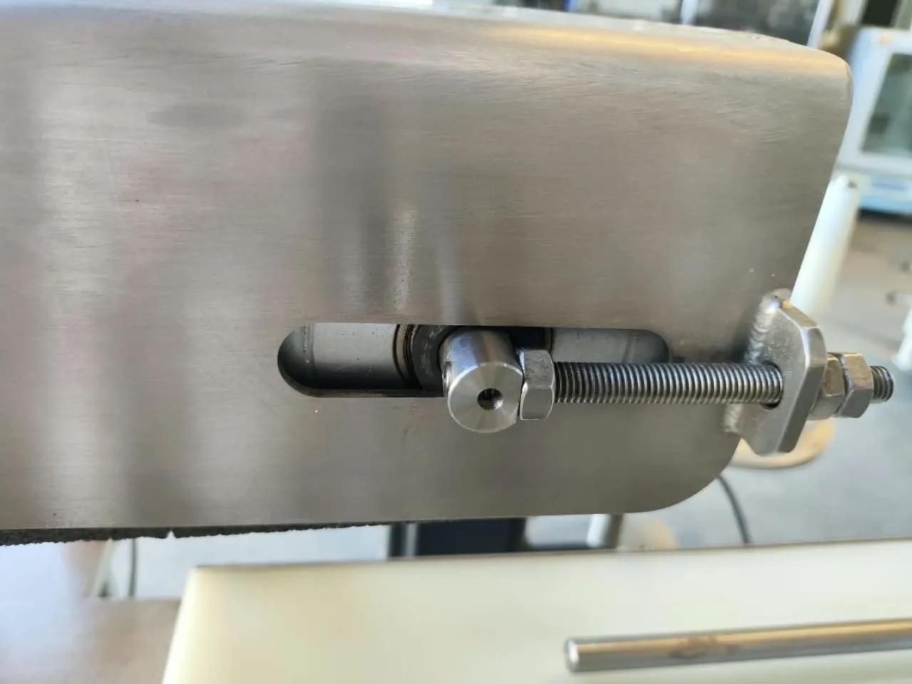 rotuladora-etiquetadora-aplicadora-selo-lacre-para-cartucho-com-3-abas-marca-tecmaes