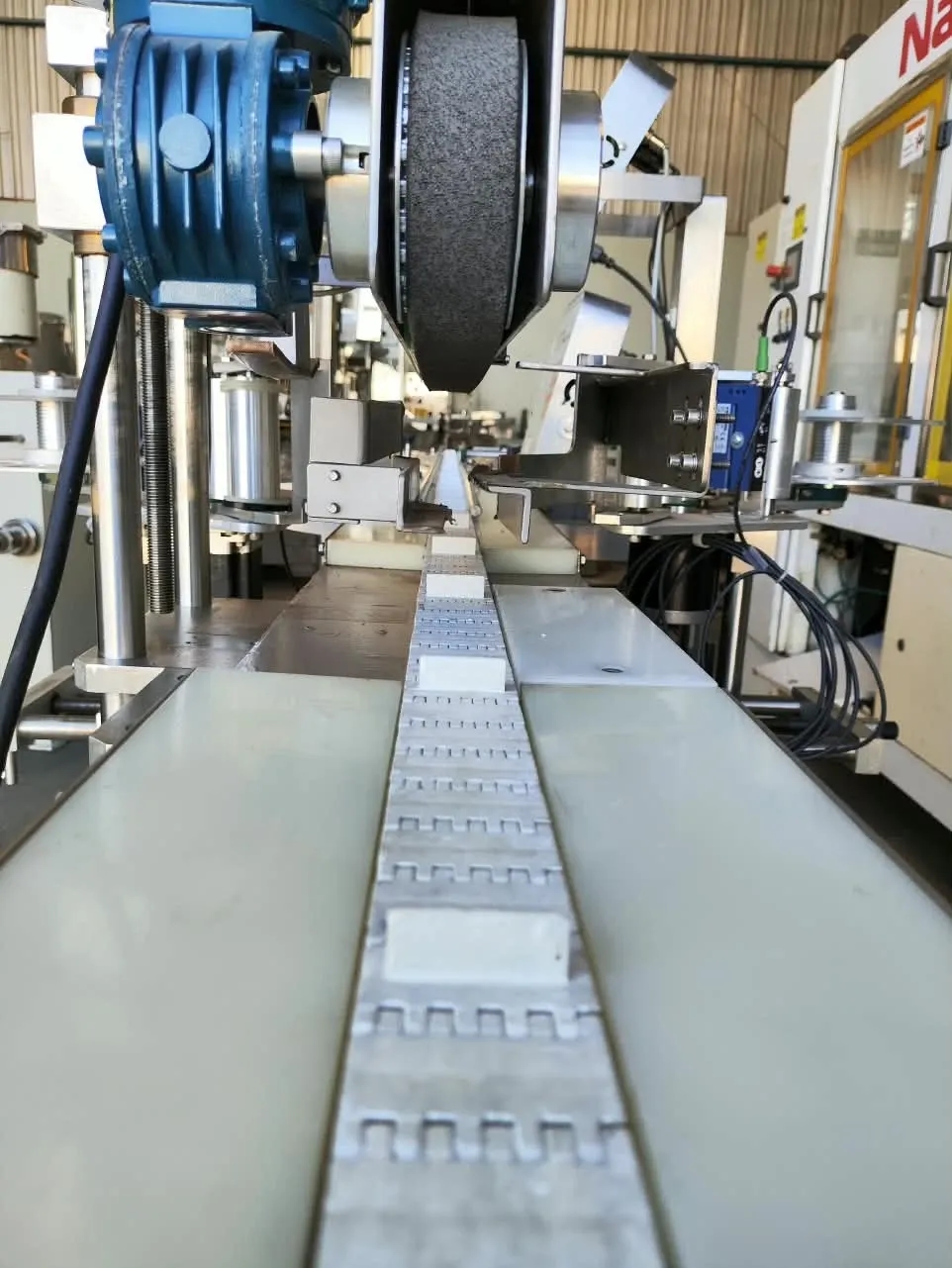 rotuladora-etiquetadora-aplicadora-selo-lacre-para-cartucho-com-3-abas-marca-tecmaes