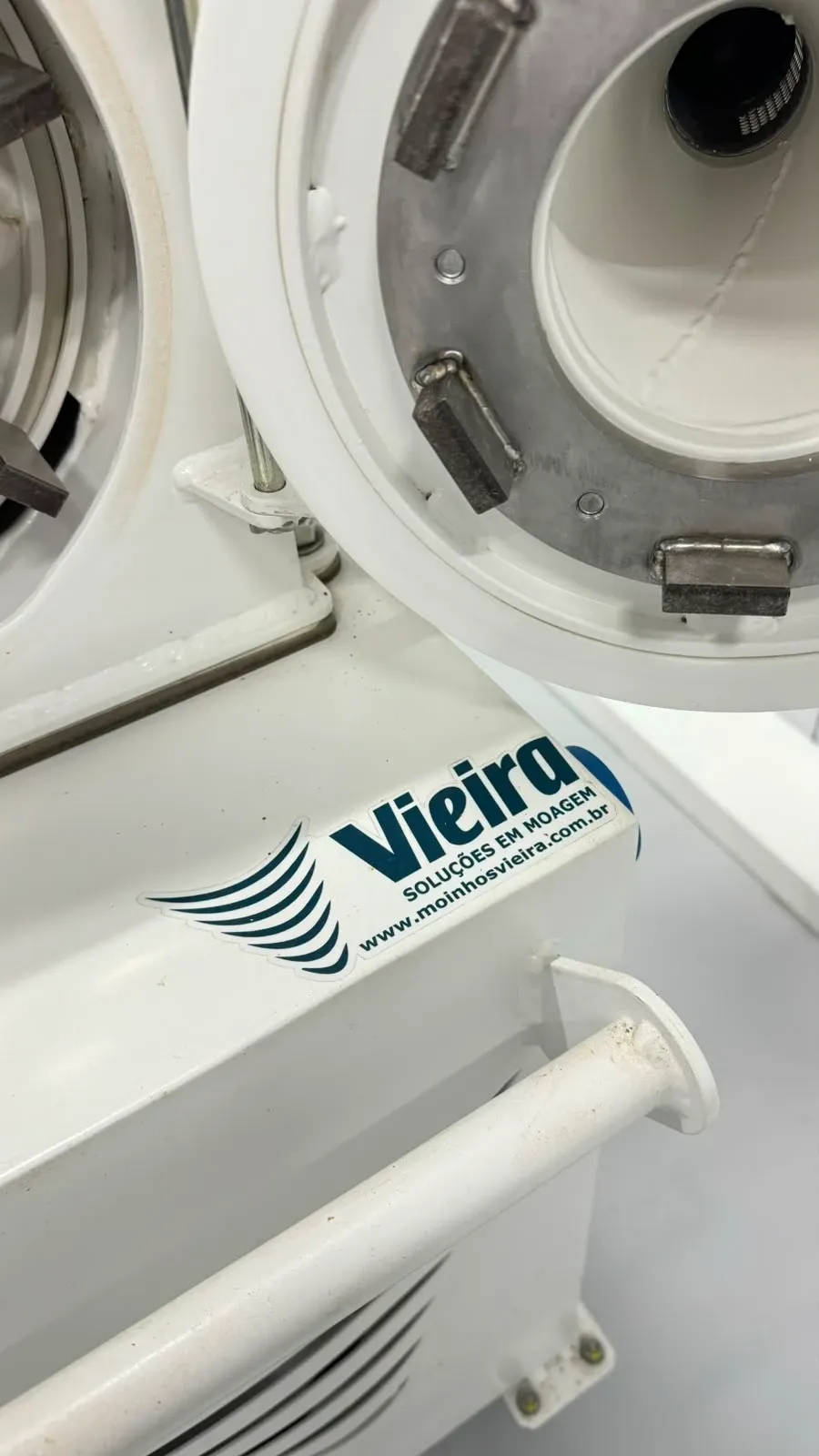 moinho-martelo-centrifugo-vieira-mcs-190-com-motor-de-3-cv-10-kg-por-hora