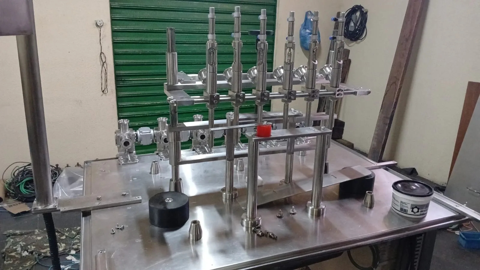 envasadora-linear-com-6-pistoes-marca-nelpas