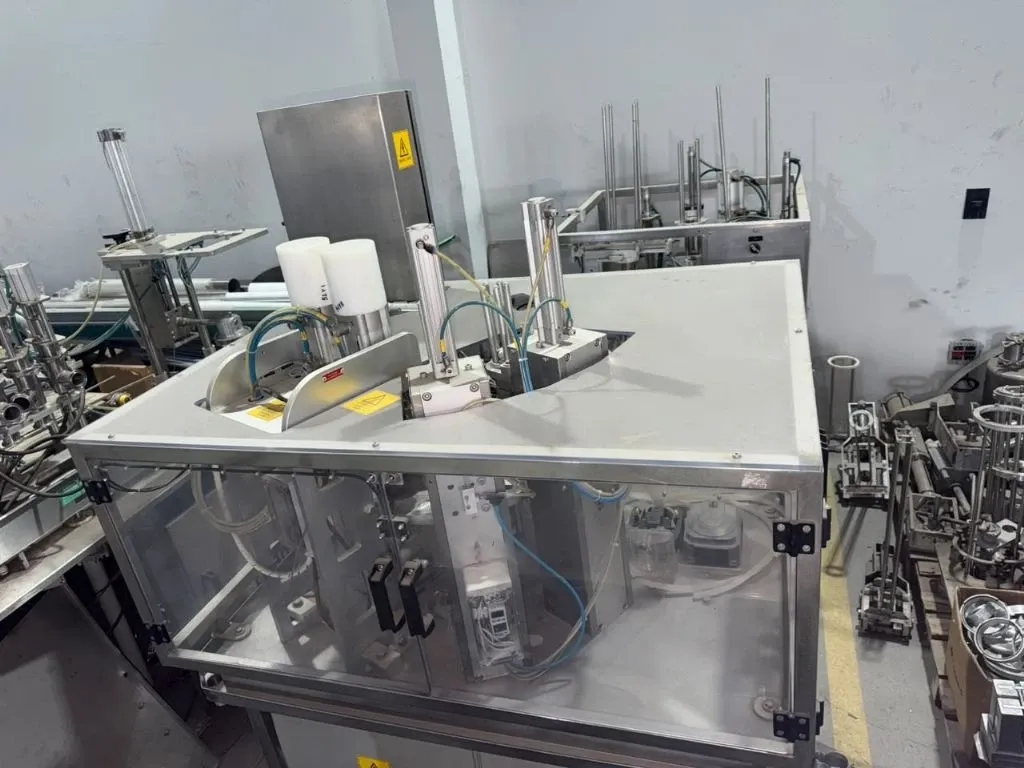 envasadora-rotativa-seladora-para-calice-santa-ceia-copinhos-para-bebidas-liquidos-delgo