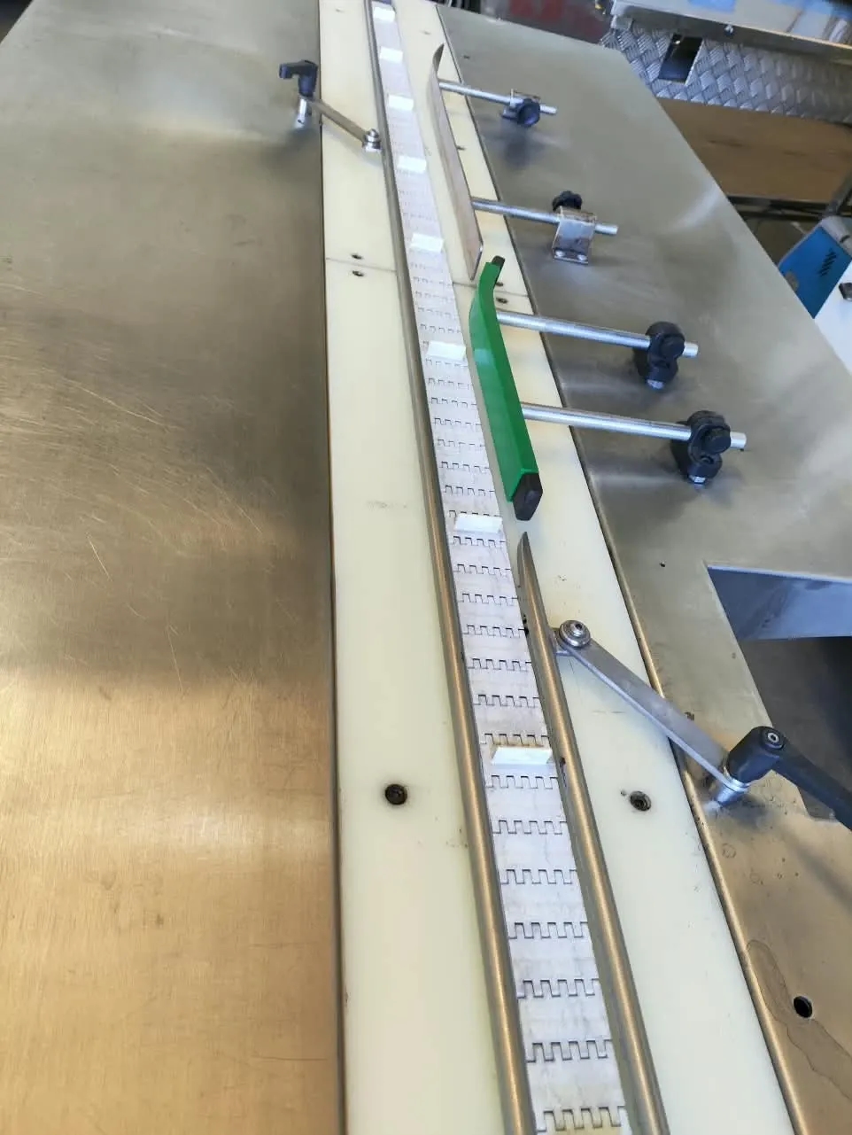 rotuladora-etiquetadora-aplicadora-selo-lacre-para-cartucho-com-3-abas-marca-tecmaes