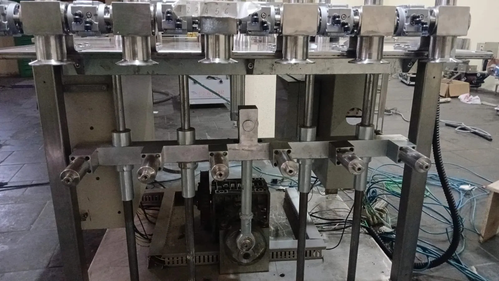 envasadora-linear-com-6-pistoes-marca-nelpas