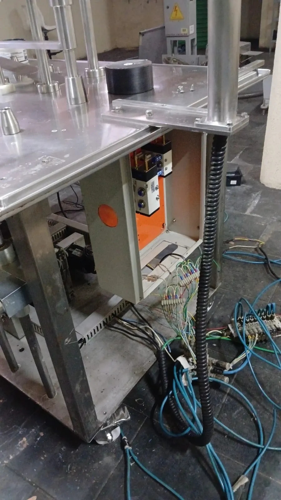 envasadora-linear-com-6-pistoes-marca-nelpas