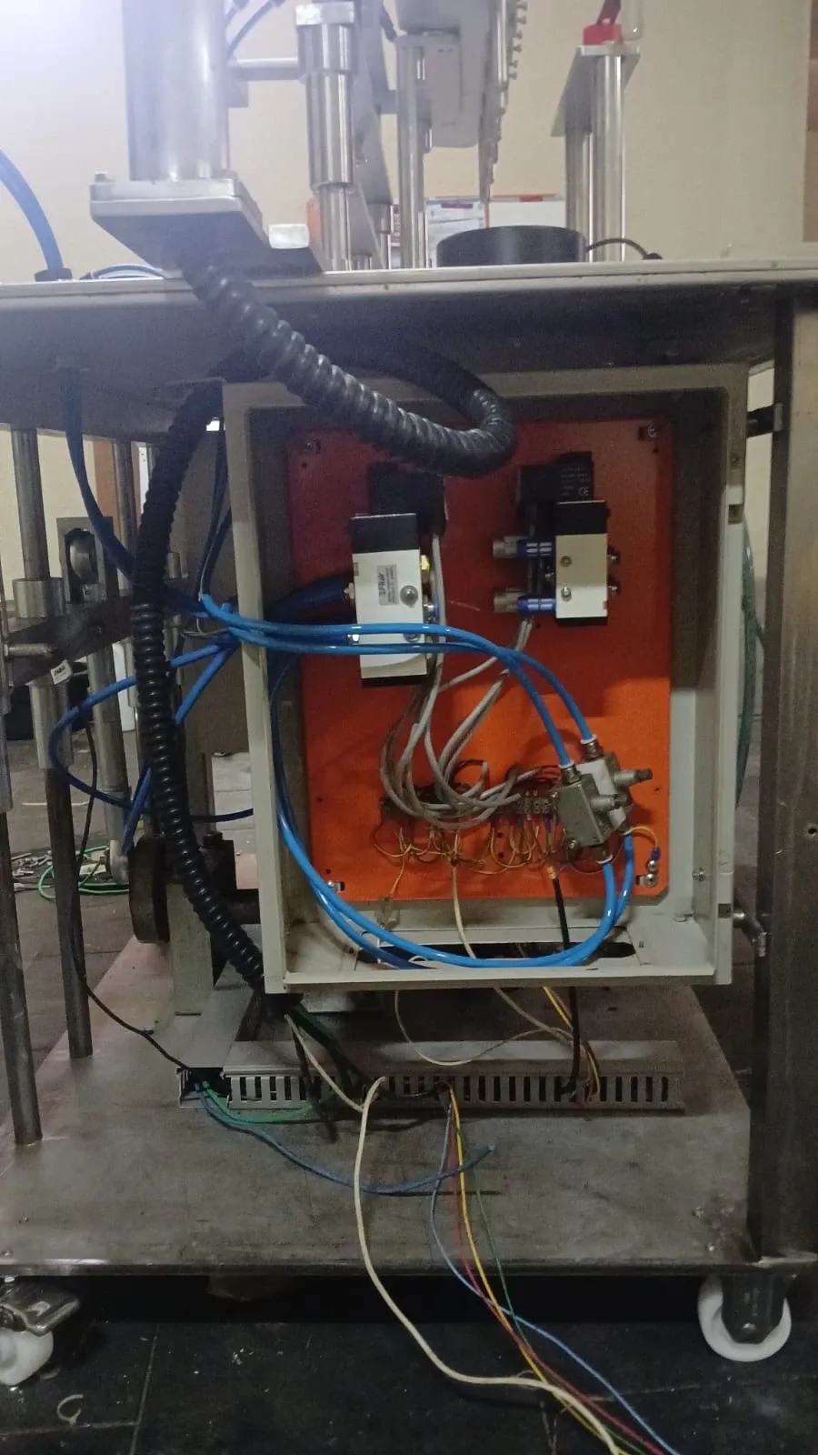 envasadora-linear-com-6-pistoes-marca-nelpas