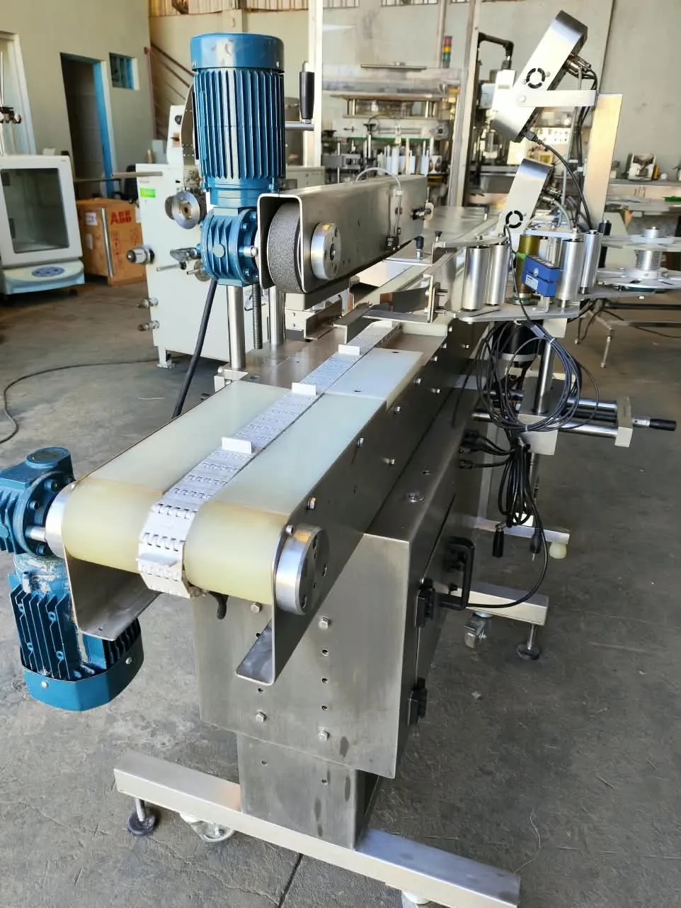 rotuladora-etiquetadora-aplicadora-selo-lacre-para-cartucho-com-3-abas-marca-tecmaes