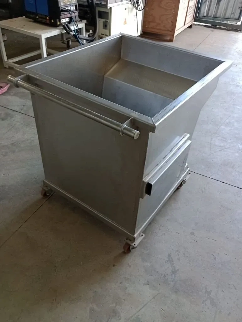 elevador-com-carrinho-em-aco-inox