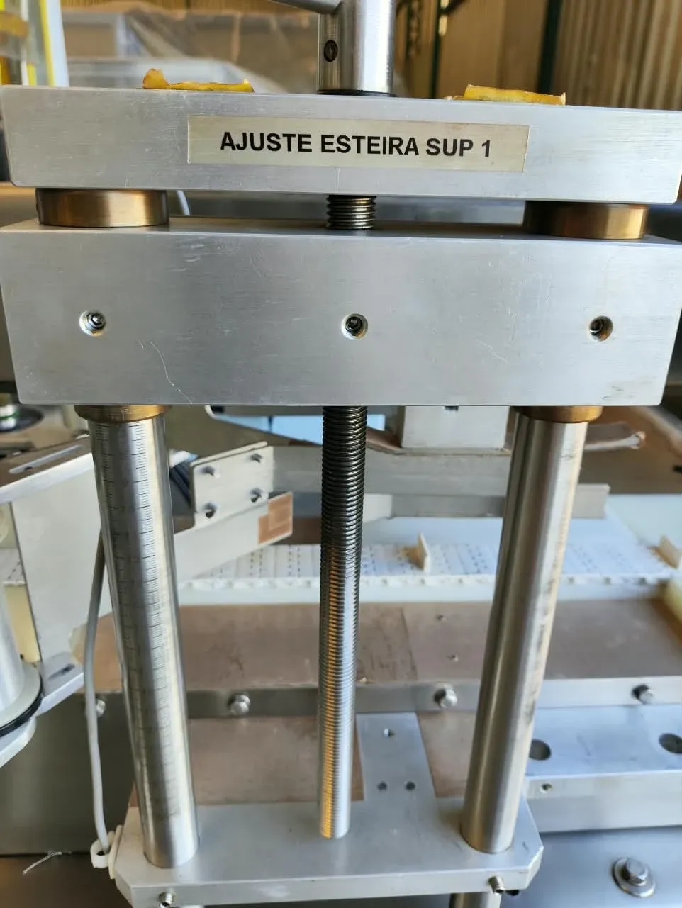 rotuladora-etiquetadora-aplicadora-selo-lacre-para-cartucho-com-3-abas-marca-tecmaes