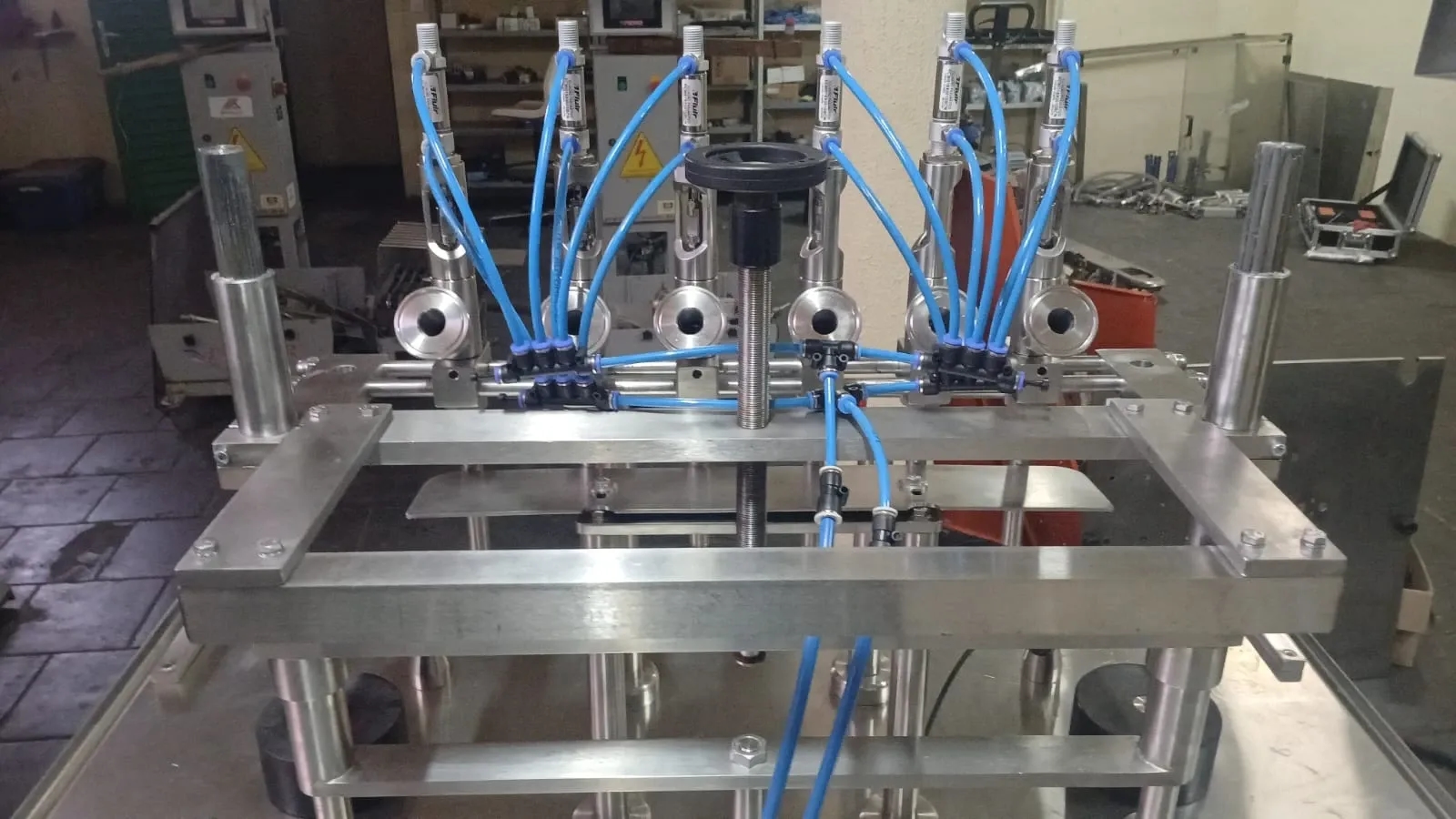 envasadora-linear-com-6-pistoes-marca-nelpas