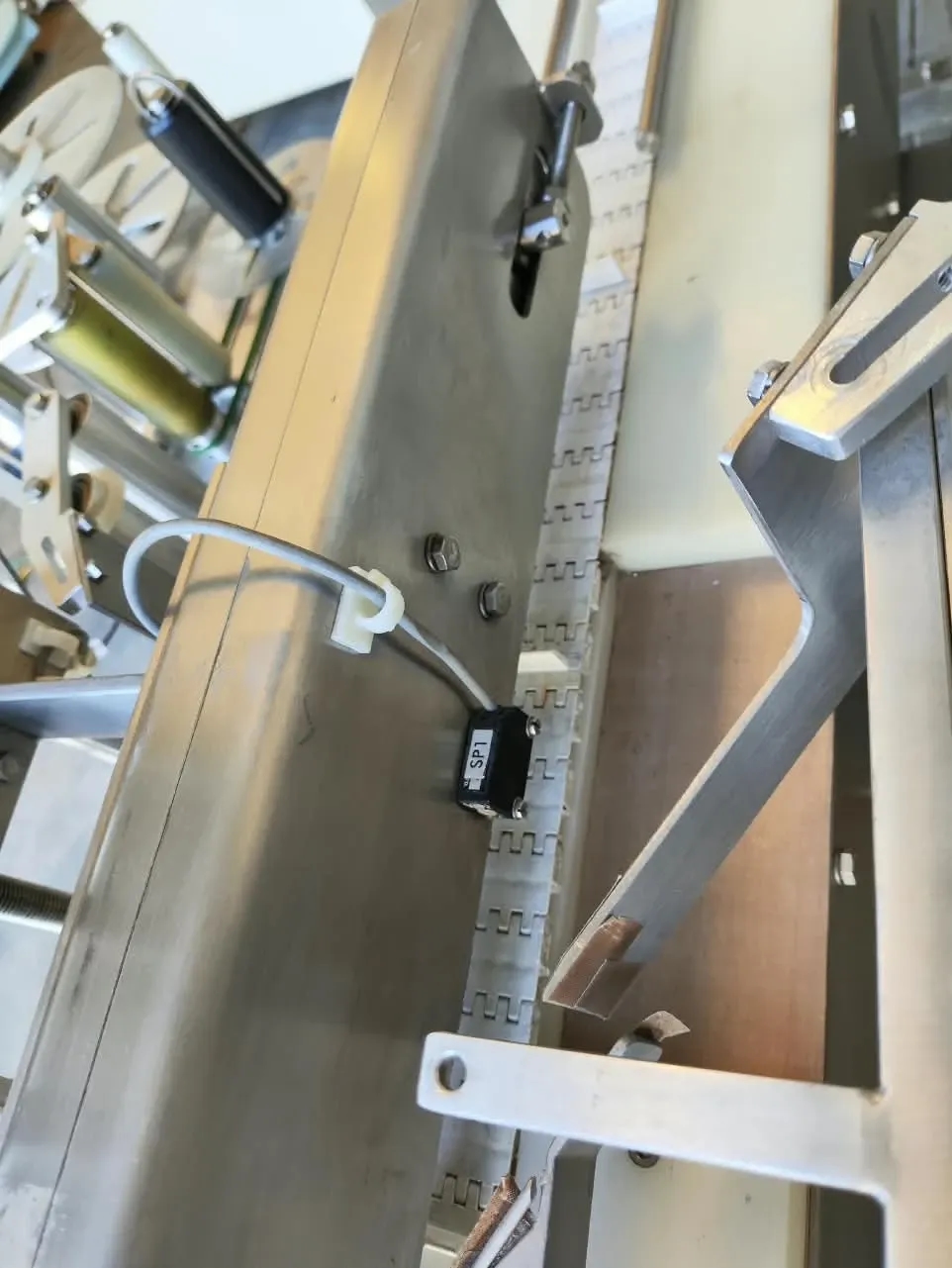 rotuladora-etiquetadora-aplicadora-selo-lacre-para-cartucho-com-3-abas-marca-tecmaes
