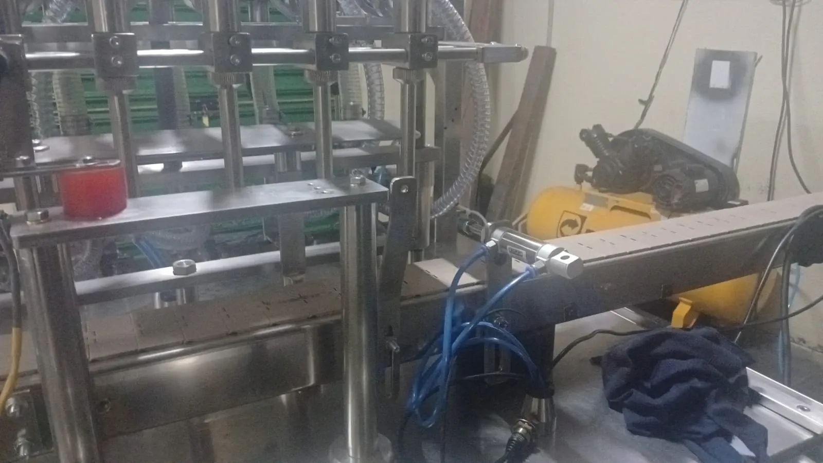 envasadora-linear-com-6-pistoes-marca-nelpas