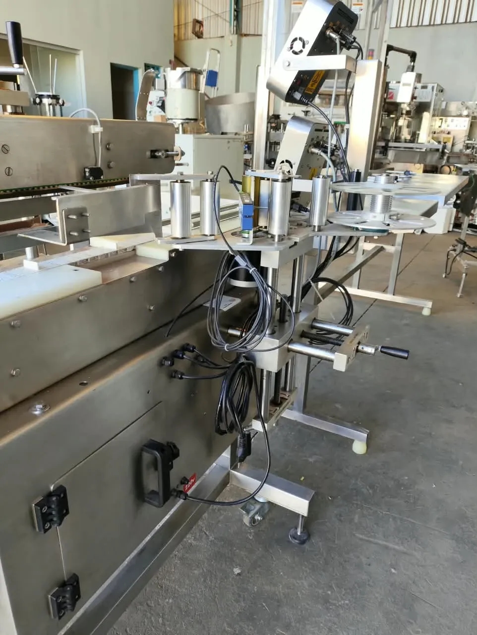 rotuladora-etiquetadora-aplicadora-selo-lacre-para-cartucho-com-3-abas-marca-tecmaes