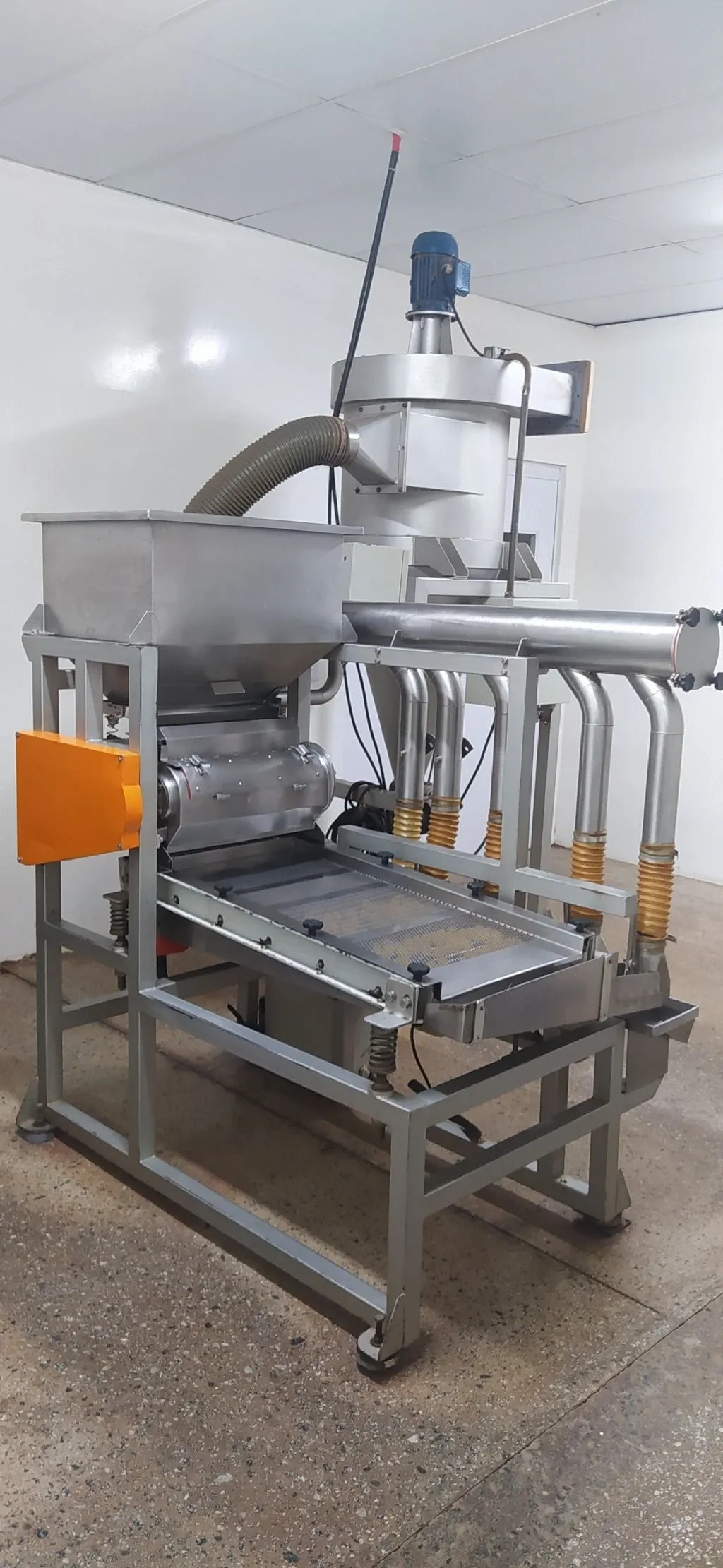 conjun-descasc-amendoas-cacau-moinho-martelo-jaf-Inox-cap-aprox-110-kg-por-hora