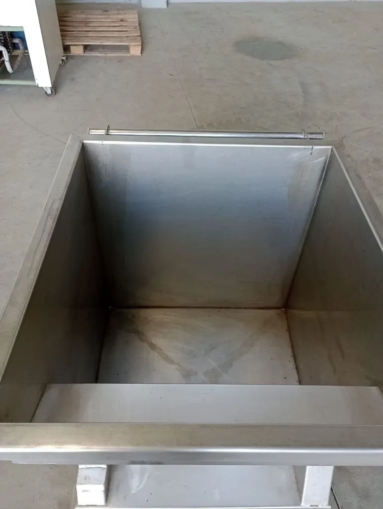 elevador-com-carrinho-em-aco-inox